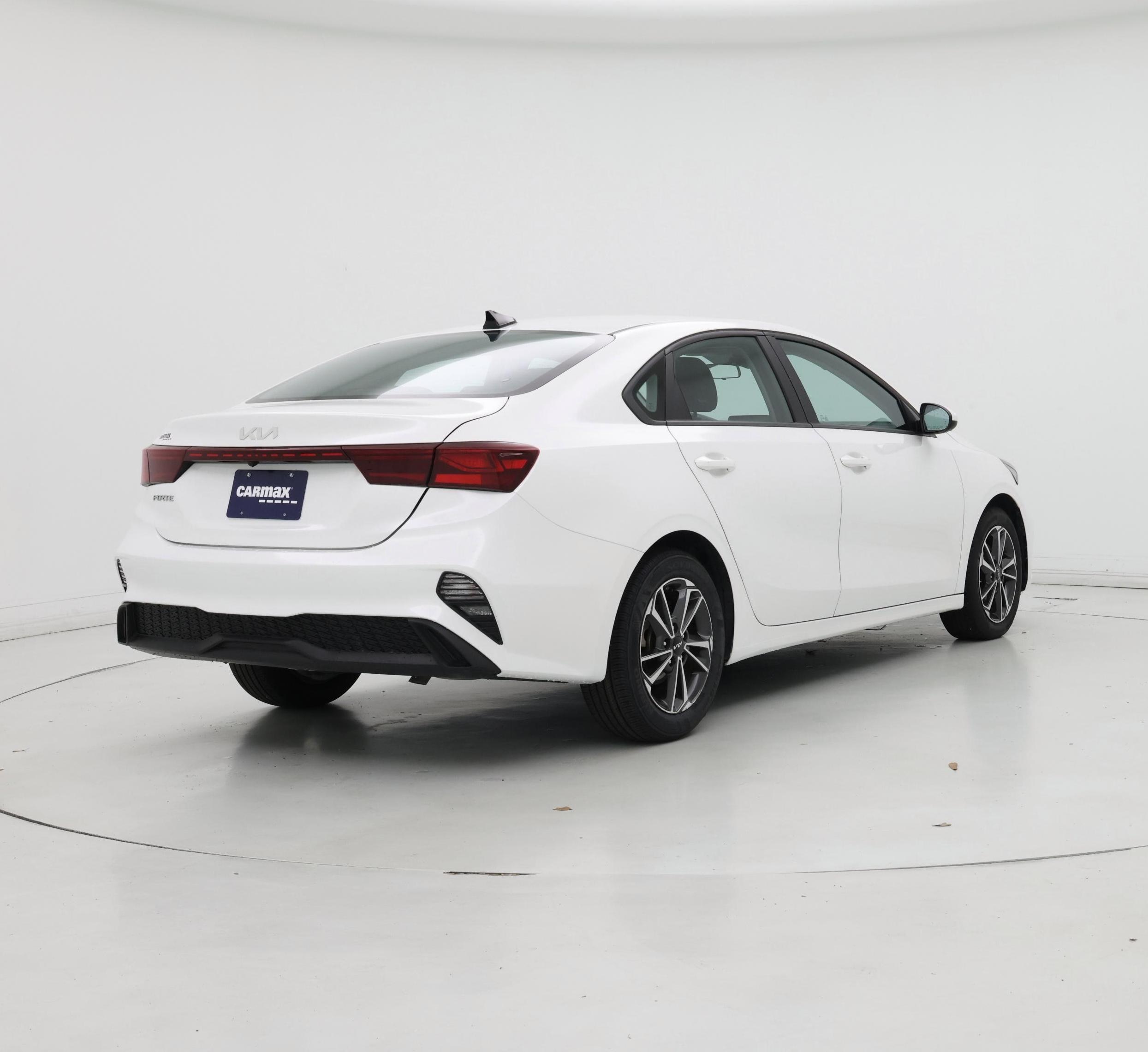 Thumbnail: 2023 Kia Forte - 8