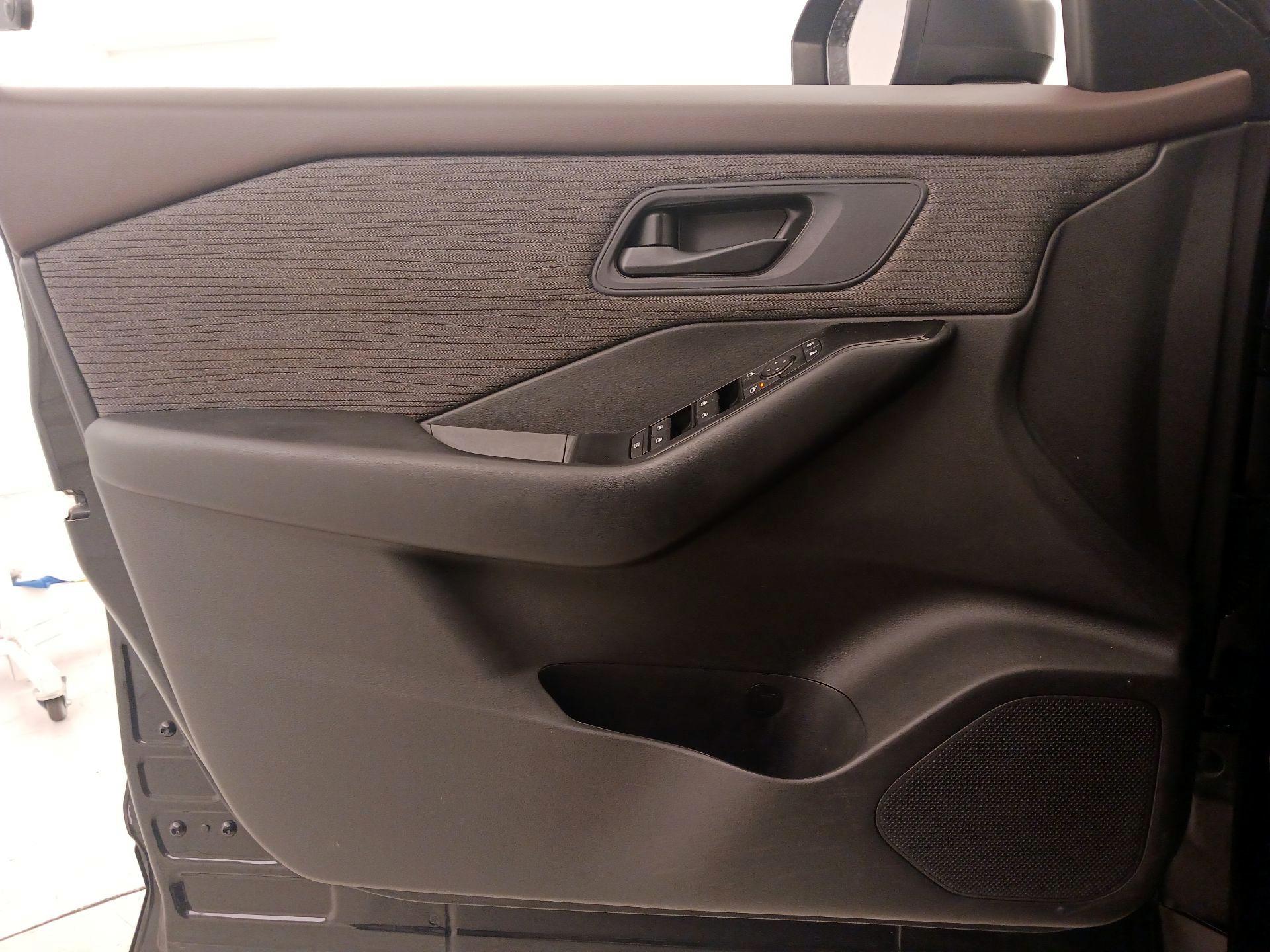 Thumbnail: 2023 Nissan Rogue - 12