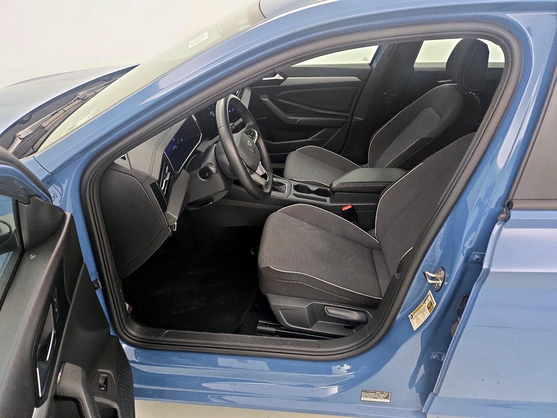 Thumbnail: 2025 Volkswagen Jetta - 11