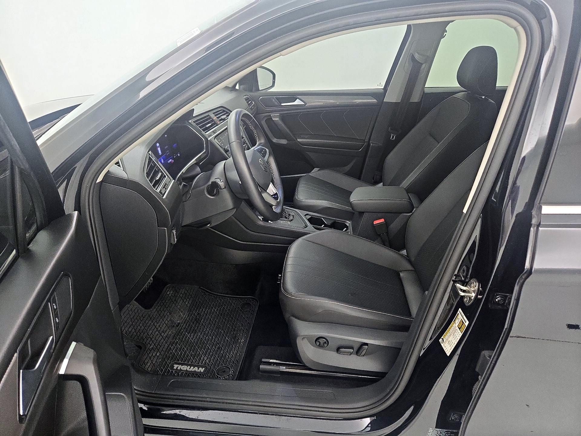 Thumbnail: 2023 Volkswagen Tiguan - 11