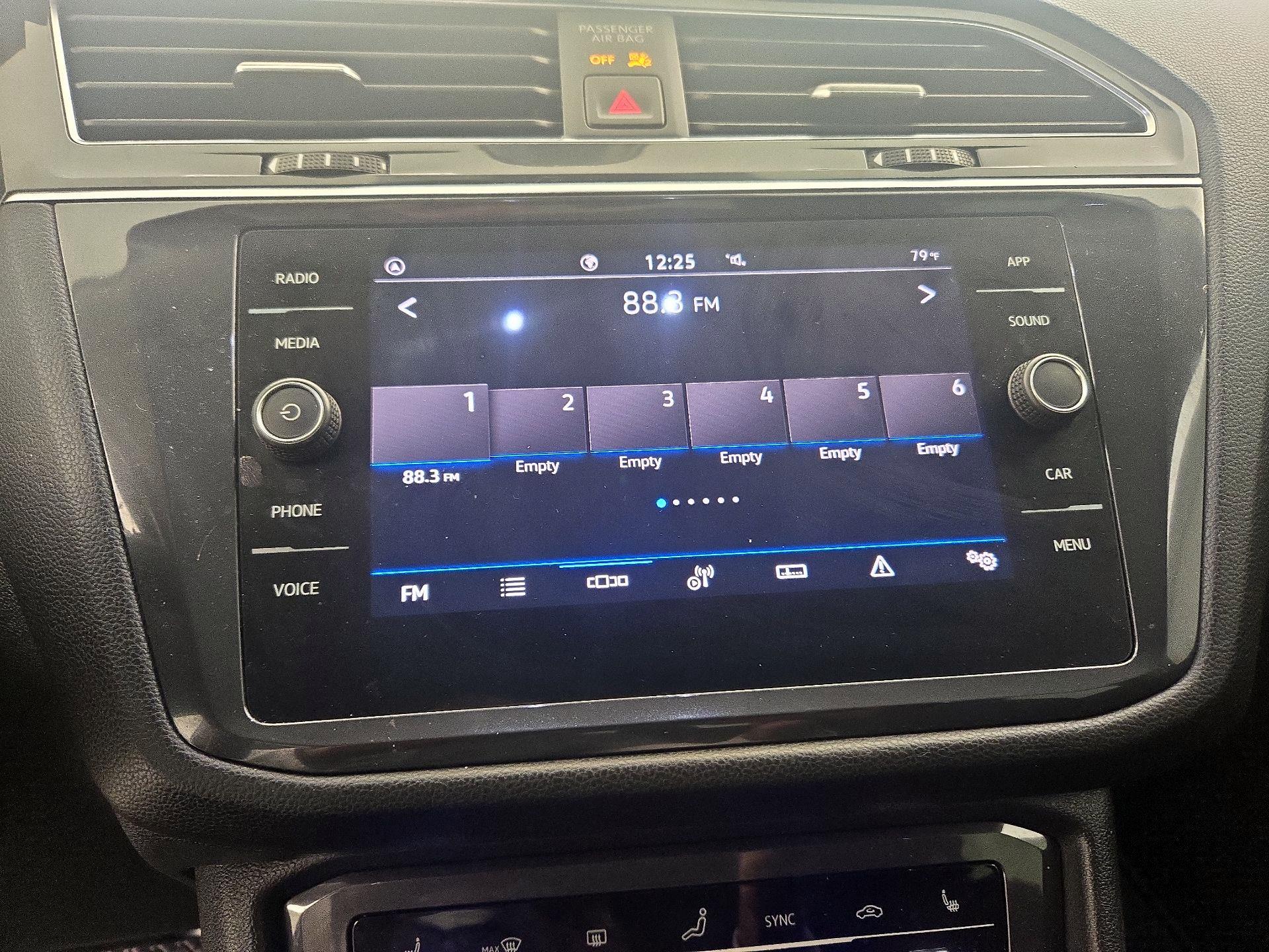 Thumbnail: 2023 Volkswagen Tiguan - 15