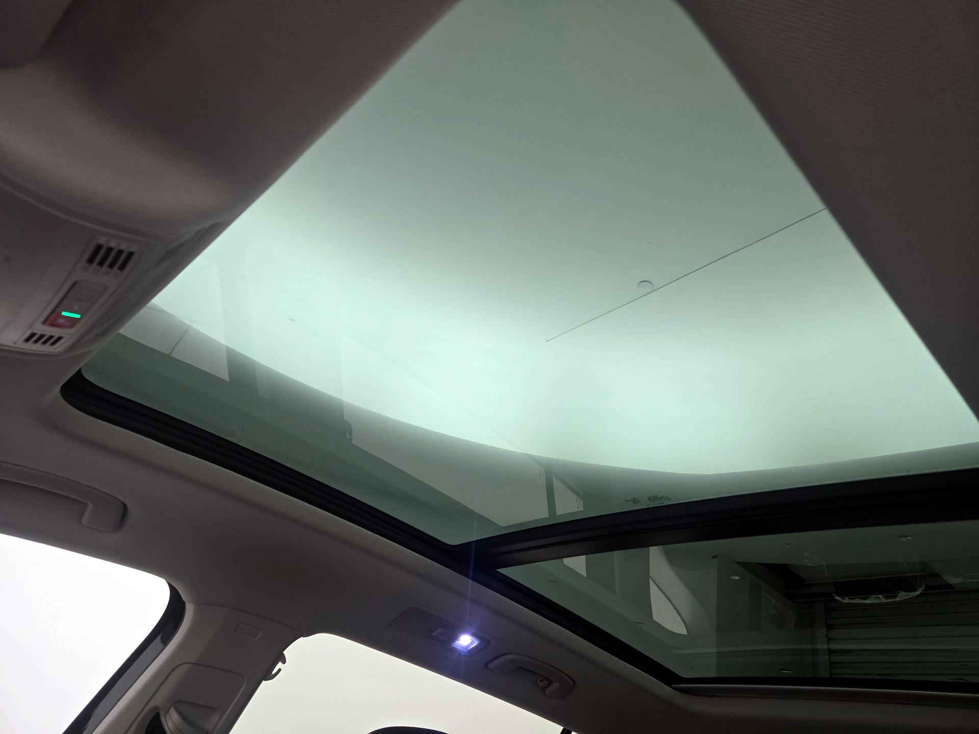 Thumbnail: 2023 Volkswagen Tiguan - 19