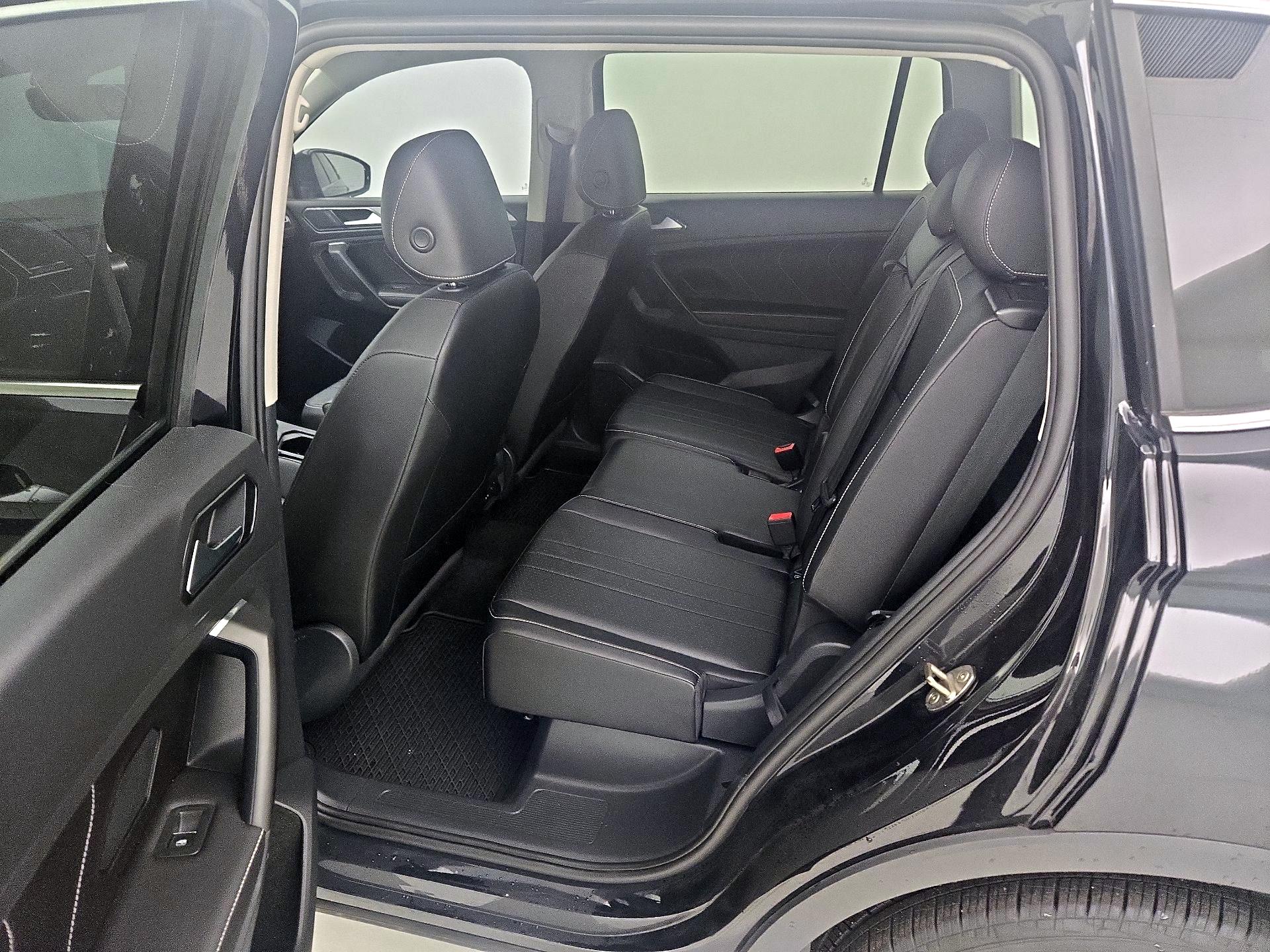 Thumbnail: 2023 Volkswagen Tiguan - 20