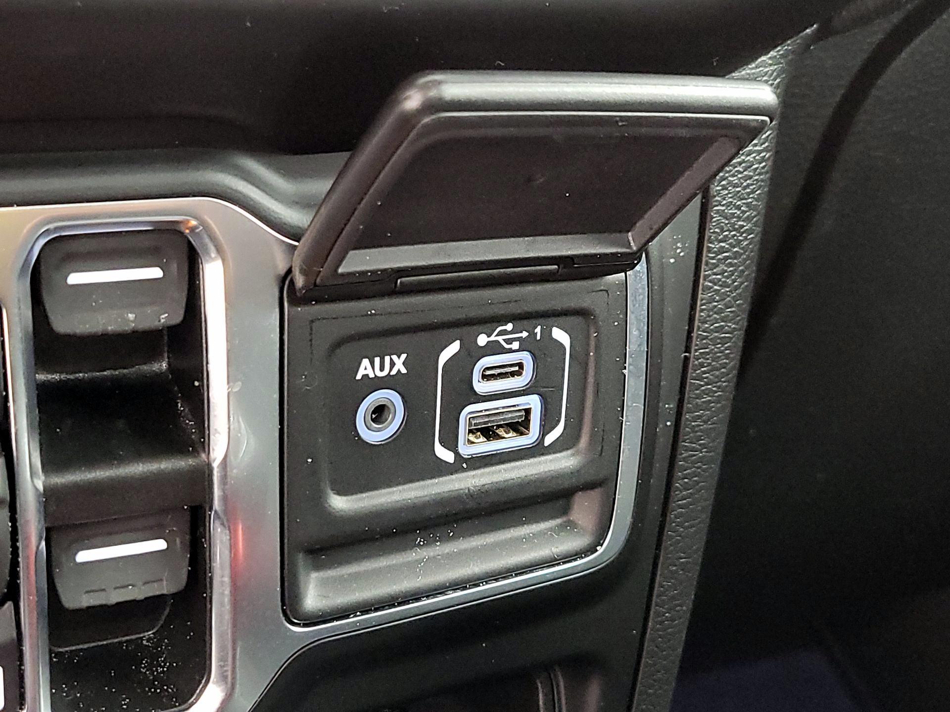 Thumbnail: 2021 Jeep Wrangler - 18