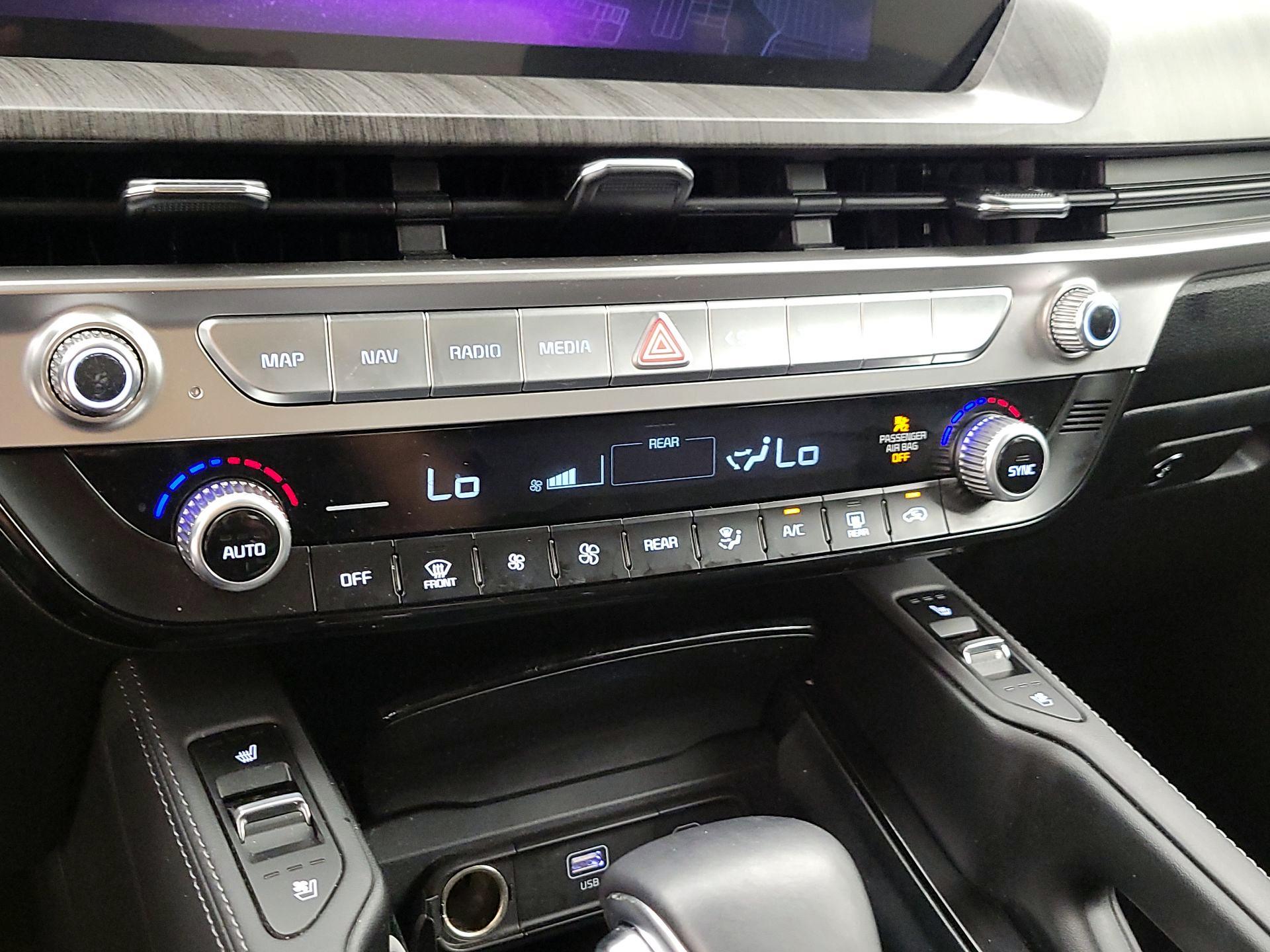 Thumbnail: 2023 Kia Telluride - 16