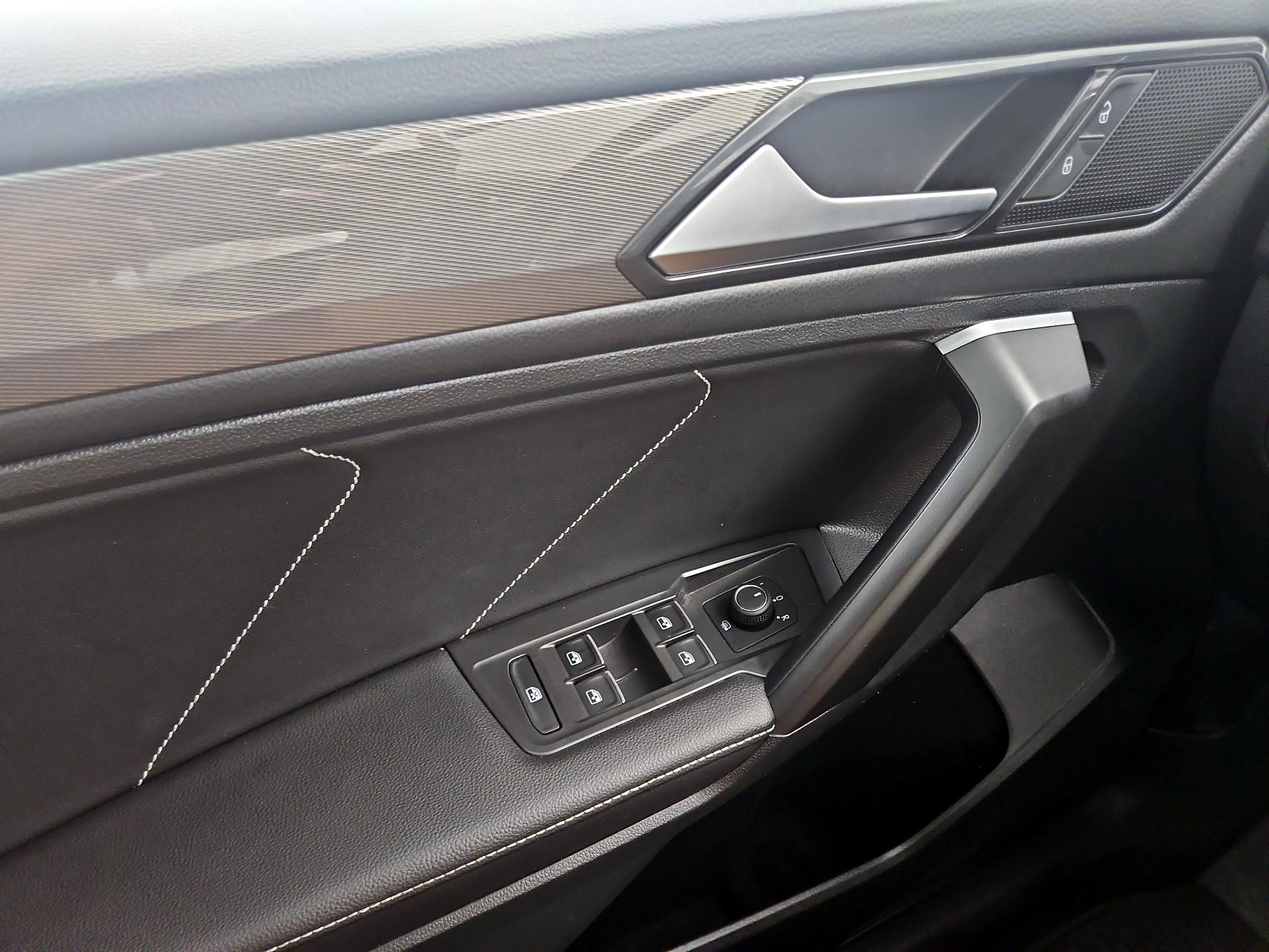 Thumbnail: 2022 Volkswagen Tiguan - 12