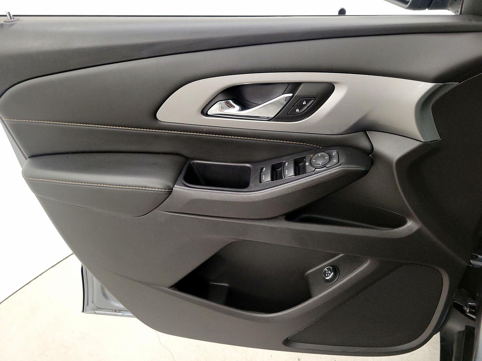 Thumbnail: 2021 Chevrolet Traverse - 12