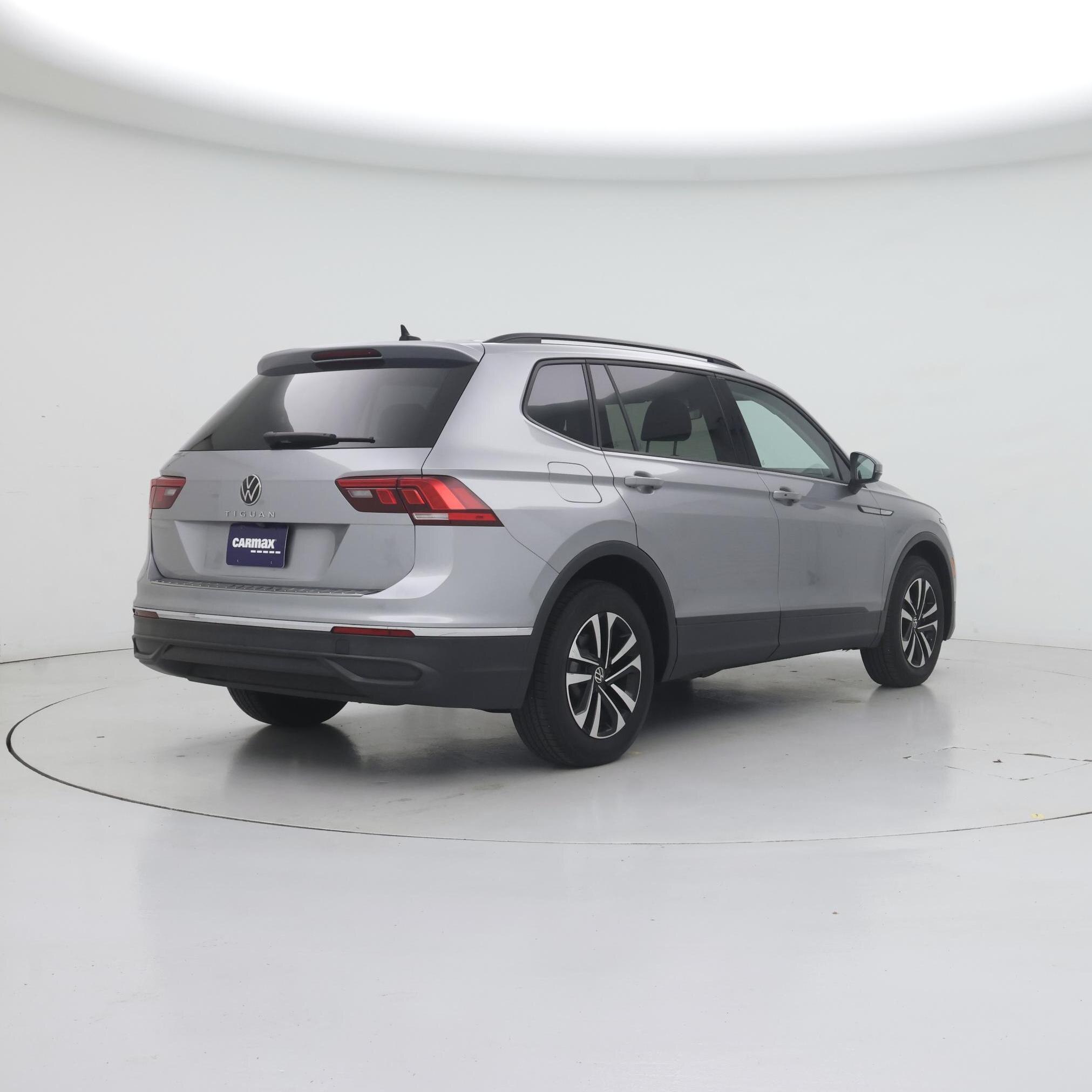 Thumbnail: 2023 Volkswagen Tiguan - 8
