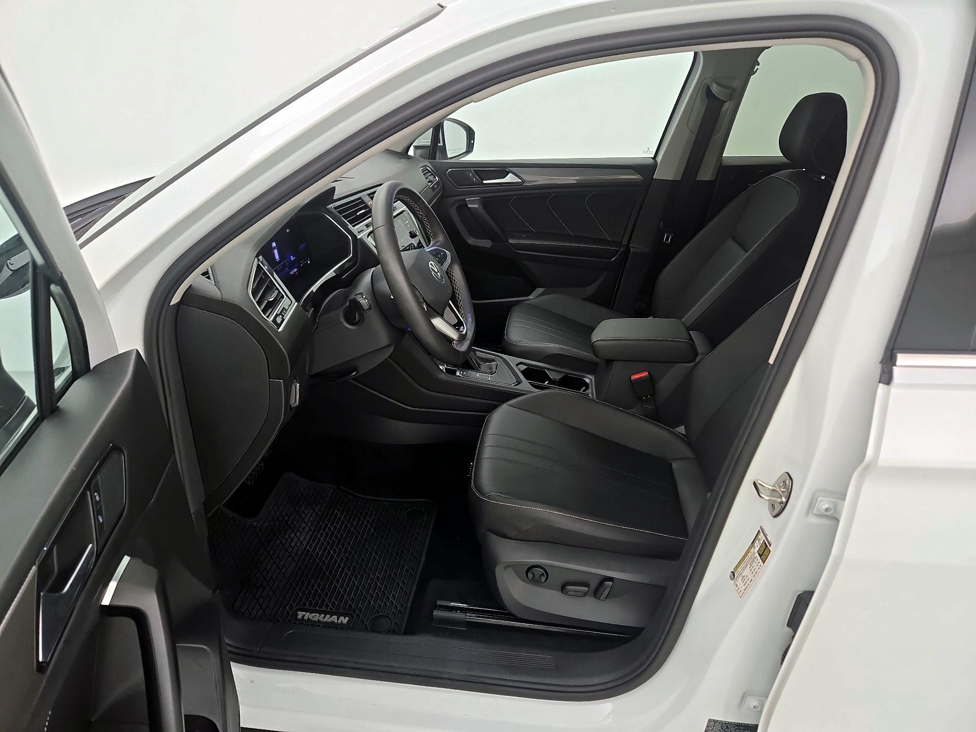 Thumbnail: 2023 Volkswagen Tiguan - 11