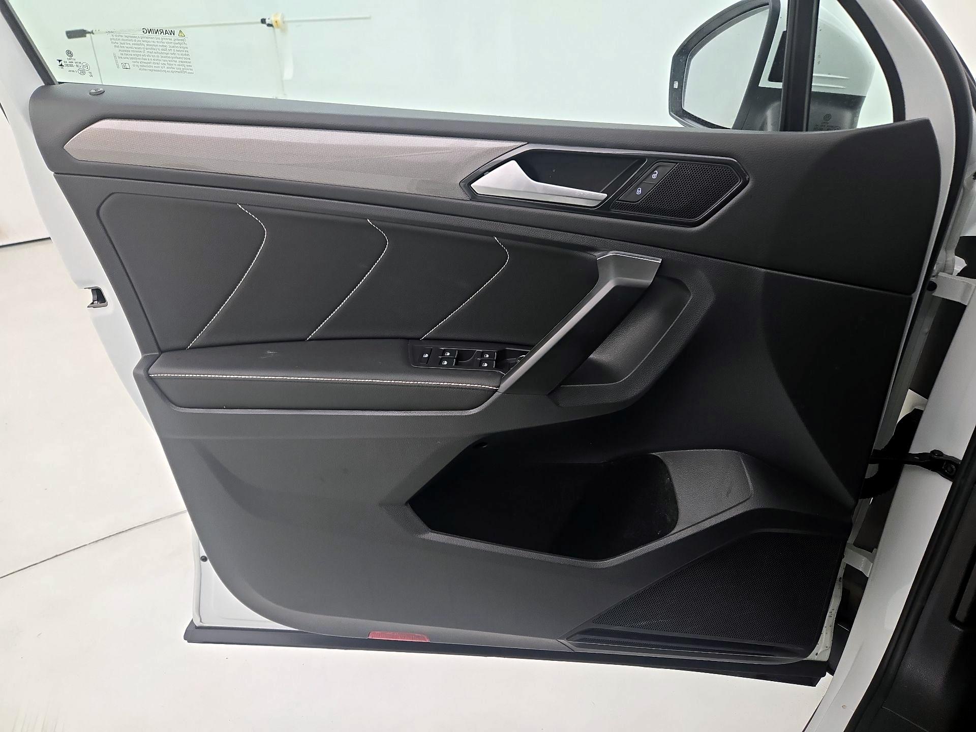 Thumbnail: 2023 Volkswagen Tiguan - 12