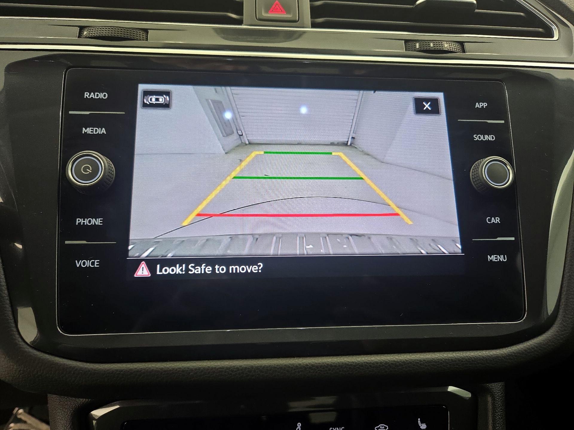 Thumbnail: 2023 Volkswagen Tiguan - 14