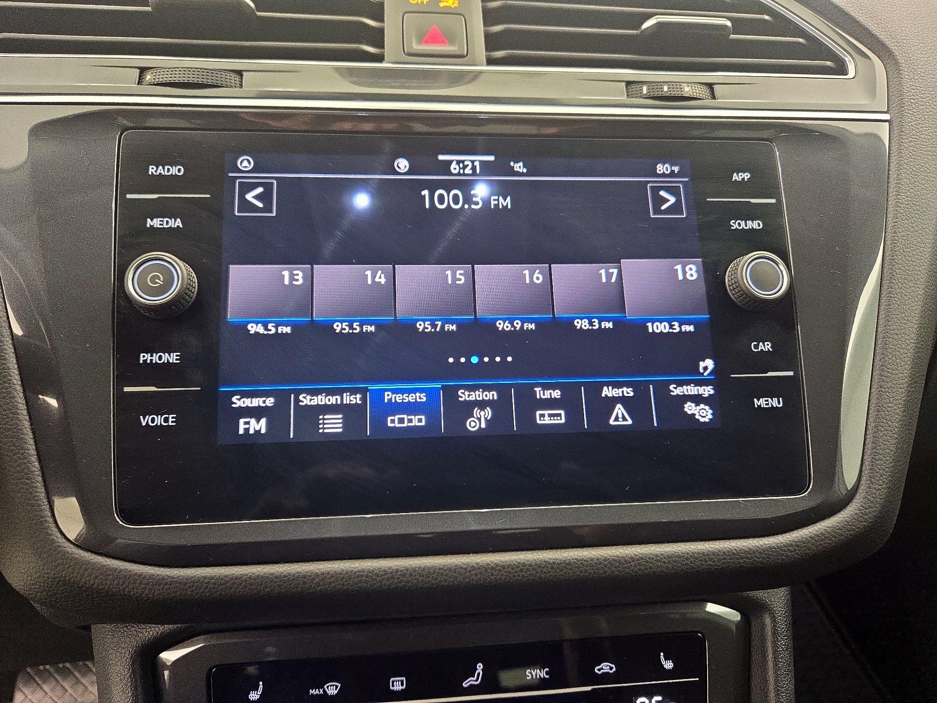 Thumbnail: 2023 Volkswagen Tiguan - 15