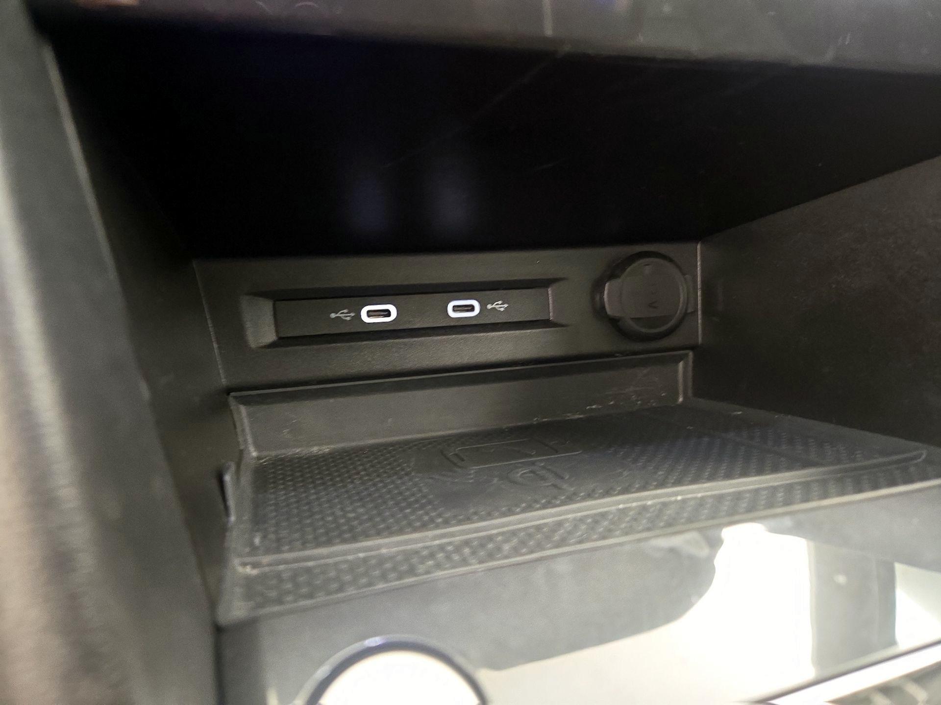 Thumbnail: 2023 Volkswagen Tiguan - 18