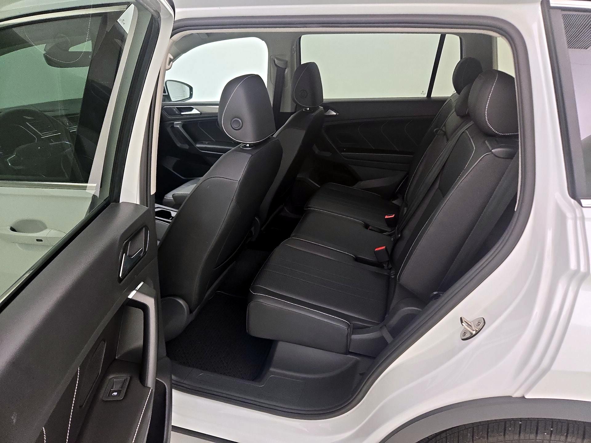 Thumbnail: 2023 Volkswagen Tiguan - 20