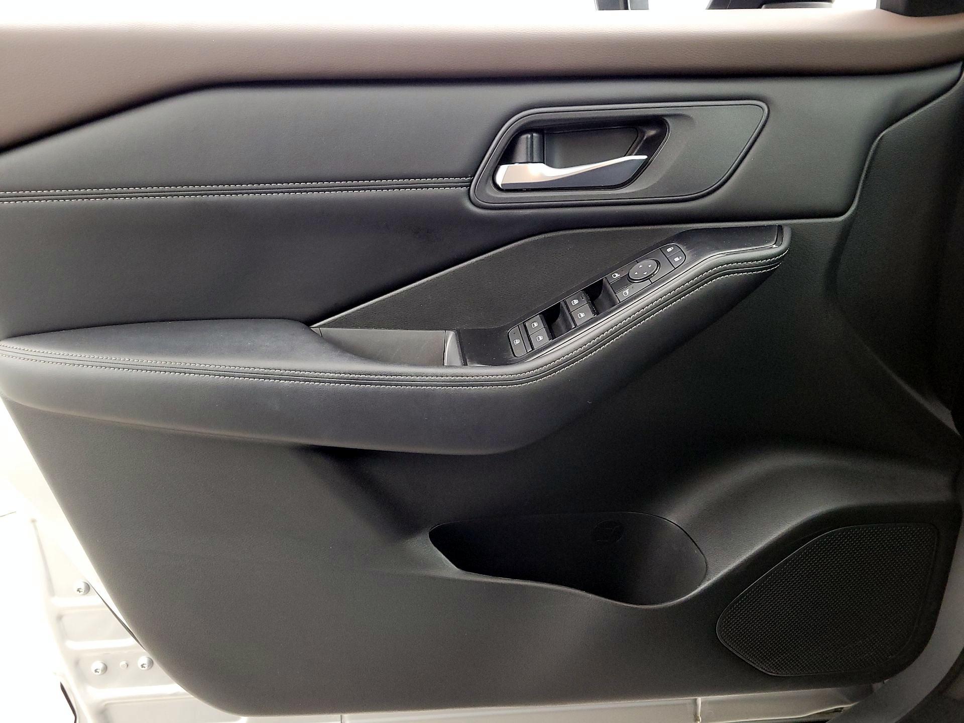 Thumbnail: 2023 Nissan Rogue - 12