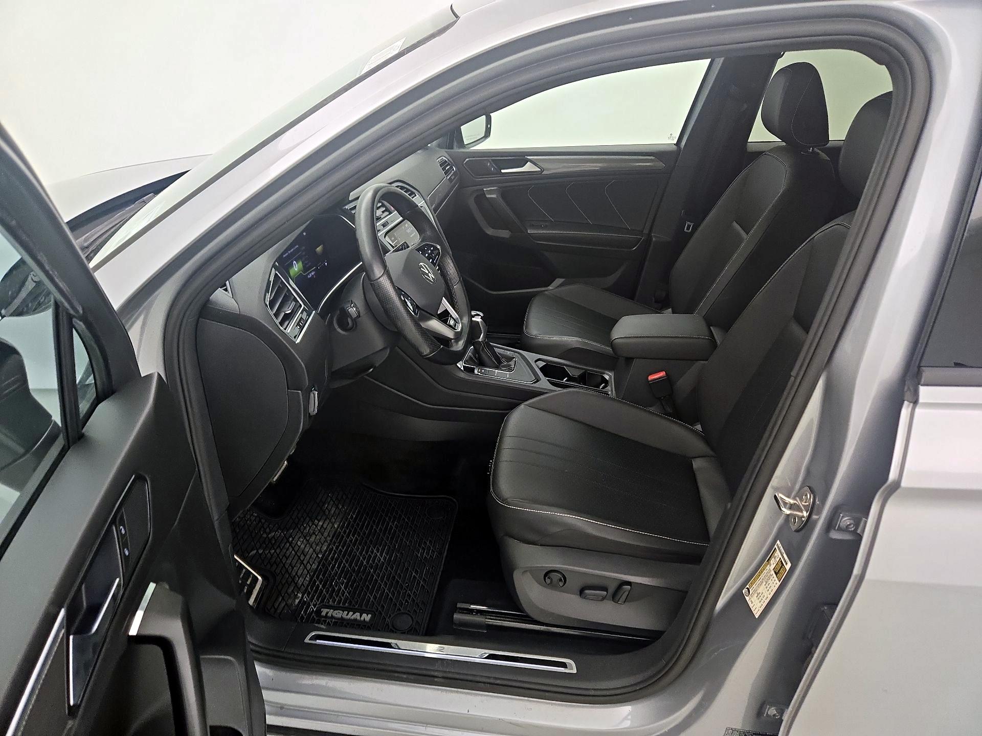 Thumbnail: 2023 Volkswagen Tiguan - 11