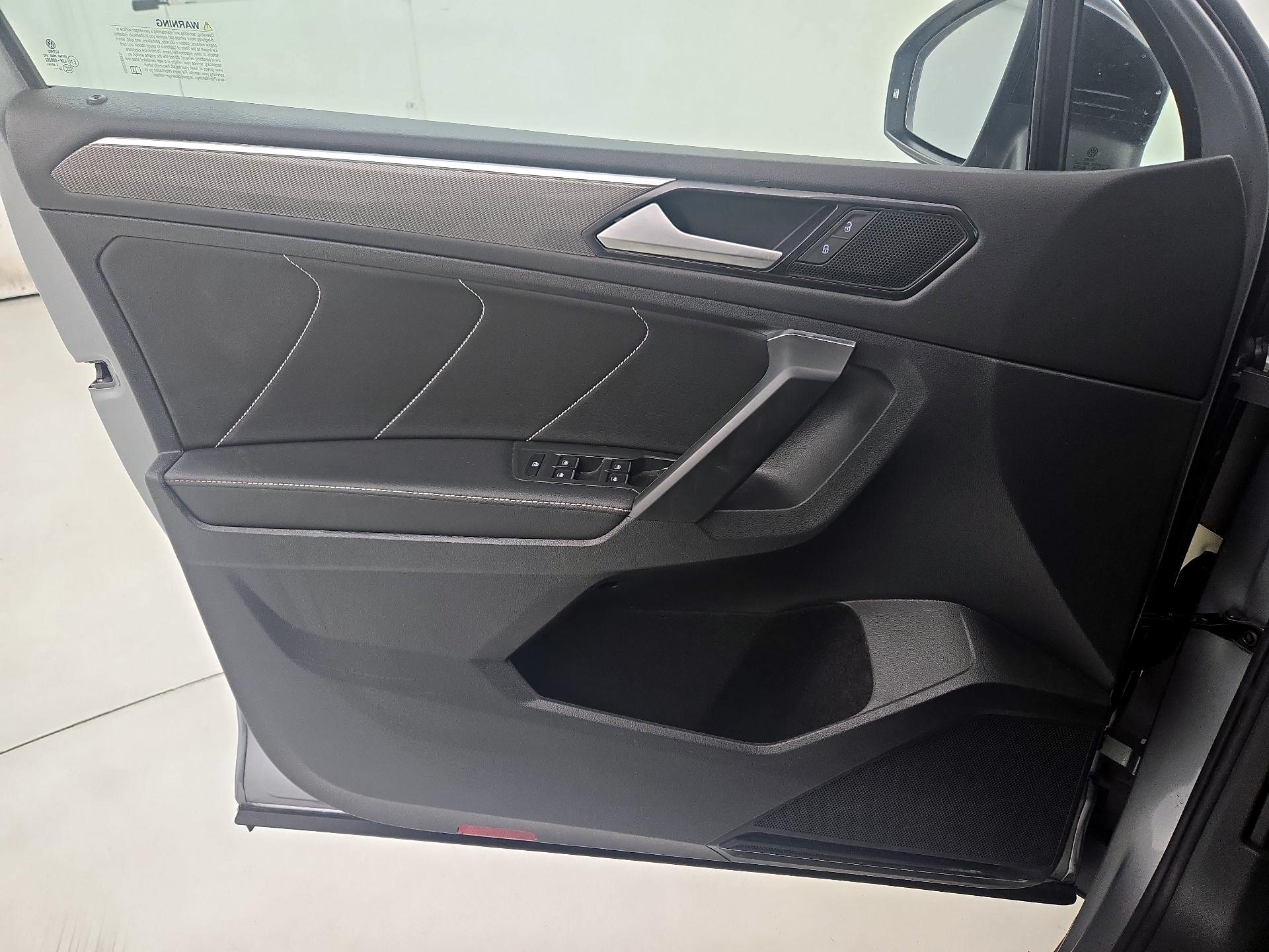 Thumbnail: 2023 Volkswagen Tiguan - 12