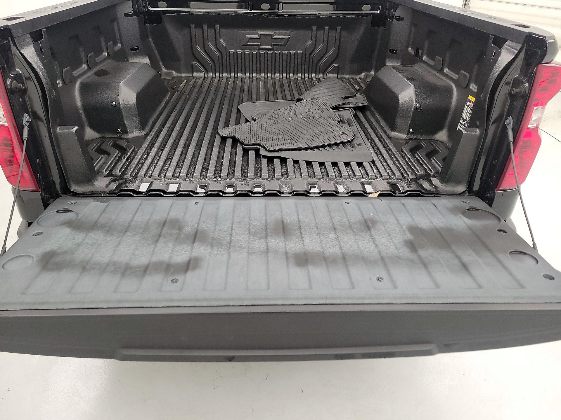 Thumbnail: 2022 Chevrolet Silverado 1500 - 16