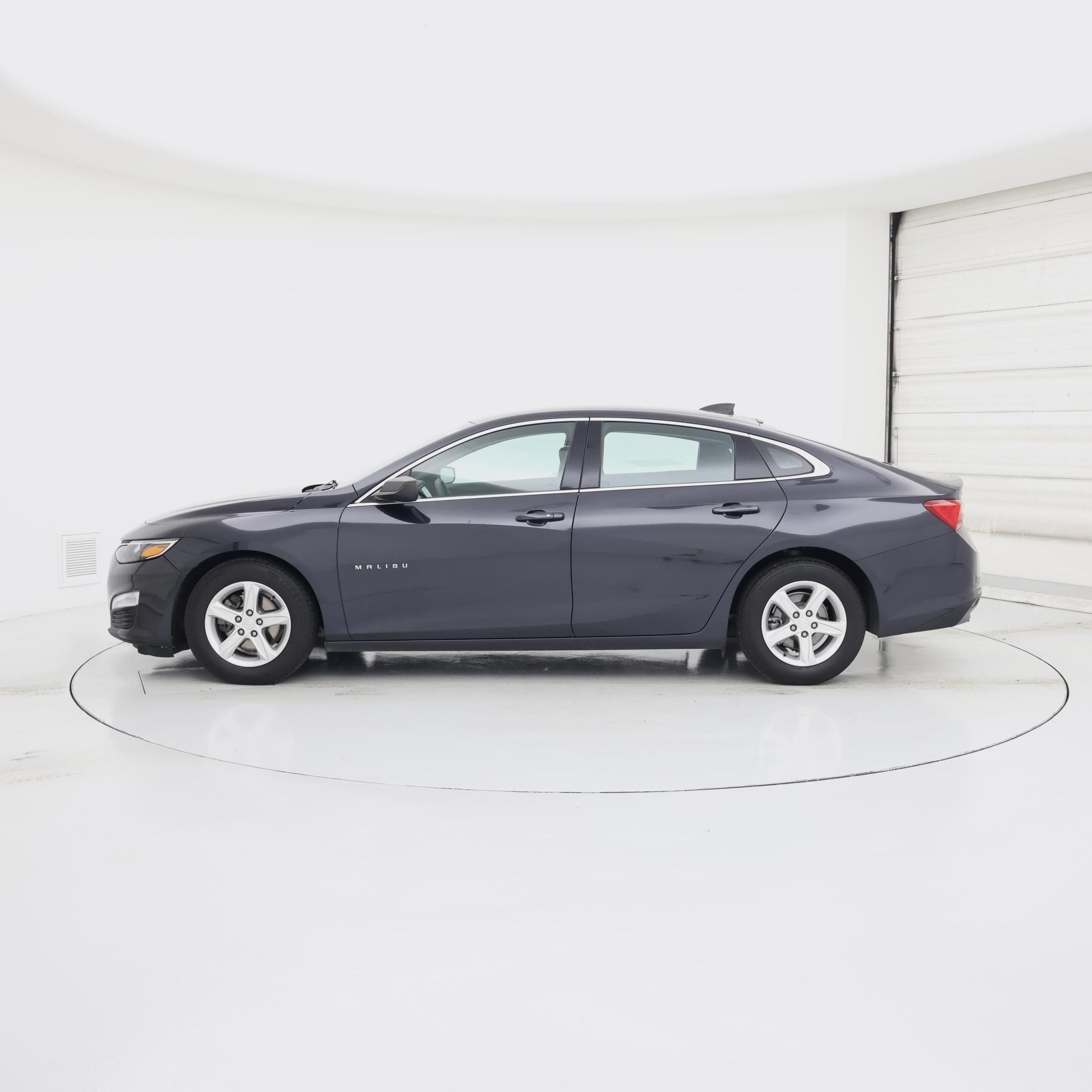 Thumbnail: 2023 Chevrolet Malibu - 3