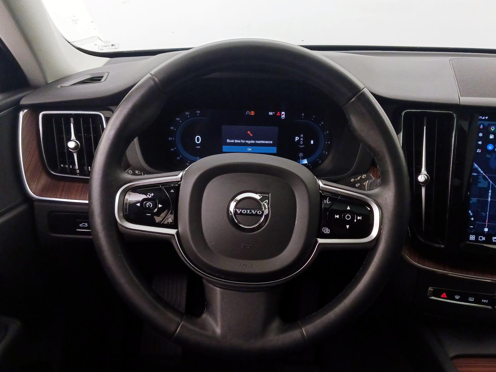 Thumbnail: 2023 Volvo XC60 - 10