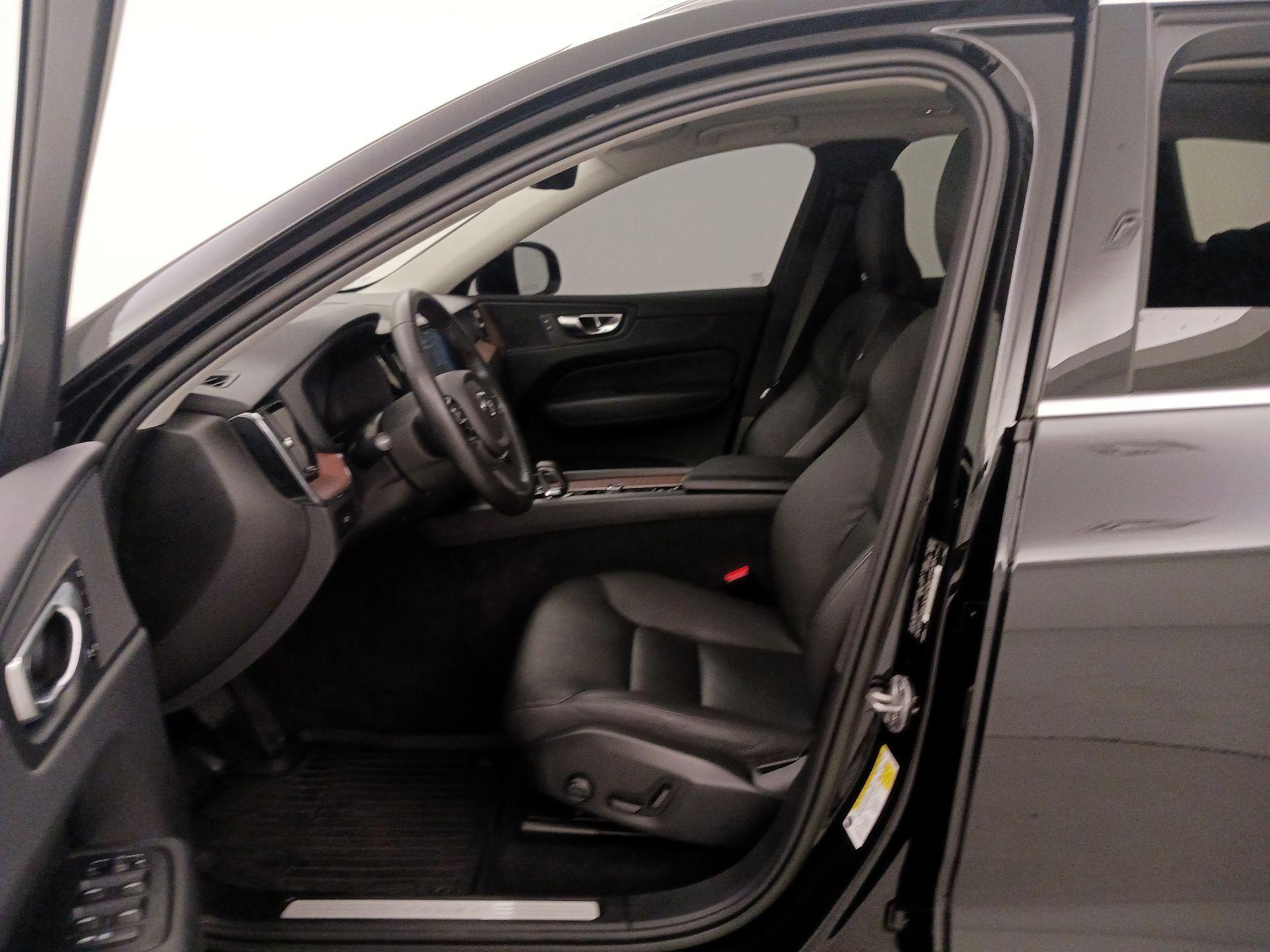 Thumbnail: 2023 Volvo XC60 - 11