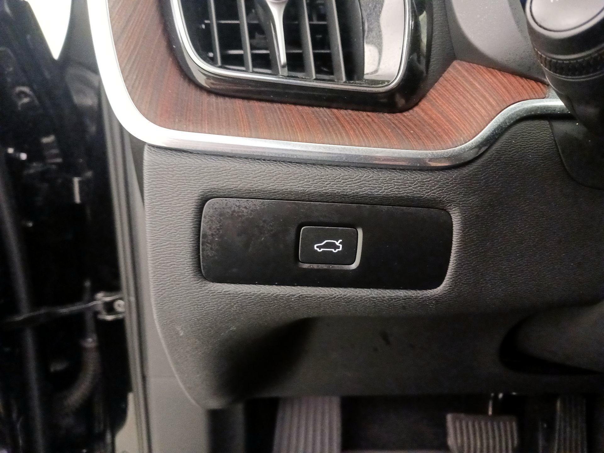 Thumbnail: 2023 Volvo XC60 - 13