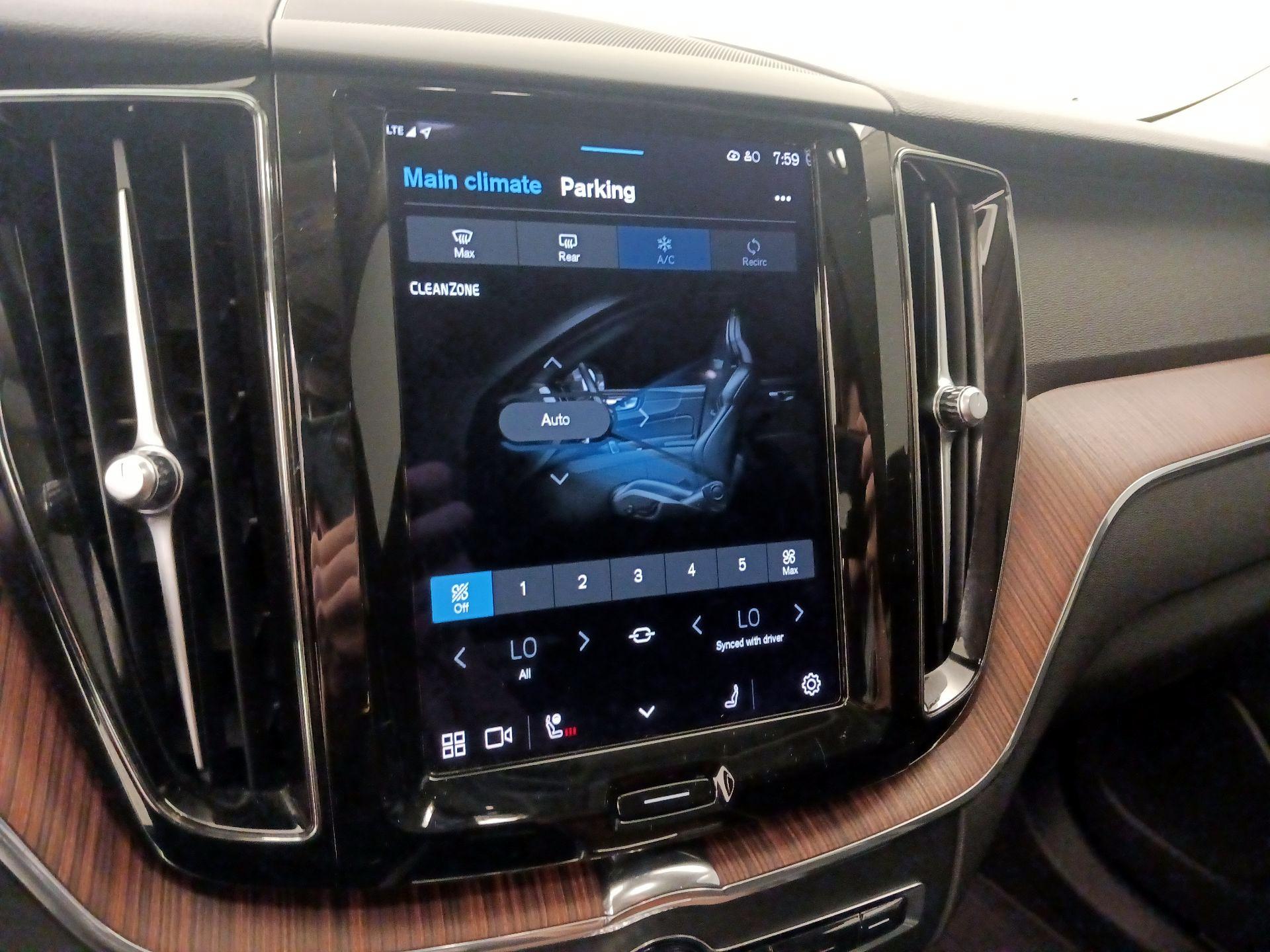 Thumbnail: 2023 Volvo XC60 - 17