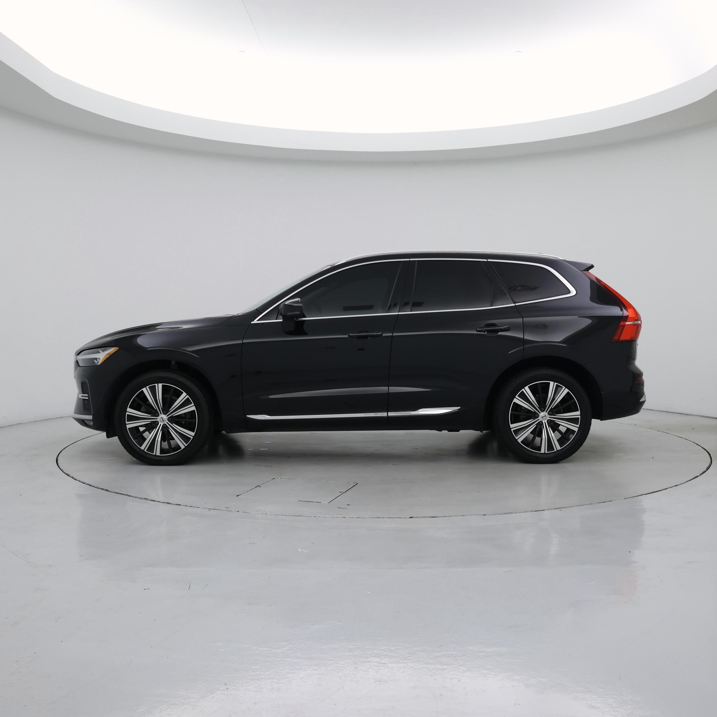 Thumbnail: 2023 Volvo XC60 - 3
