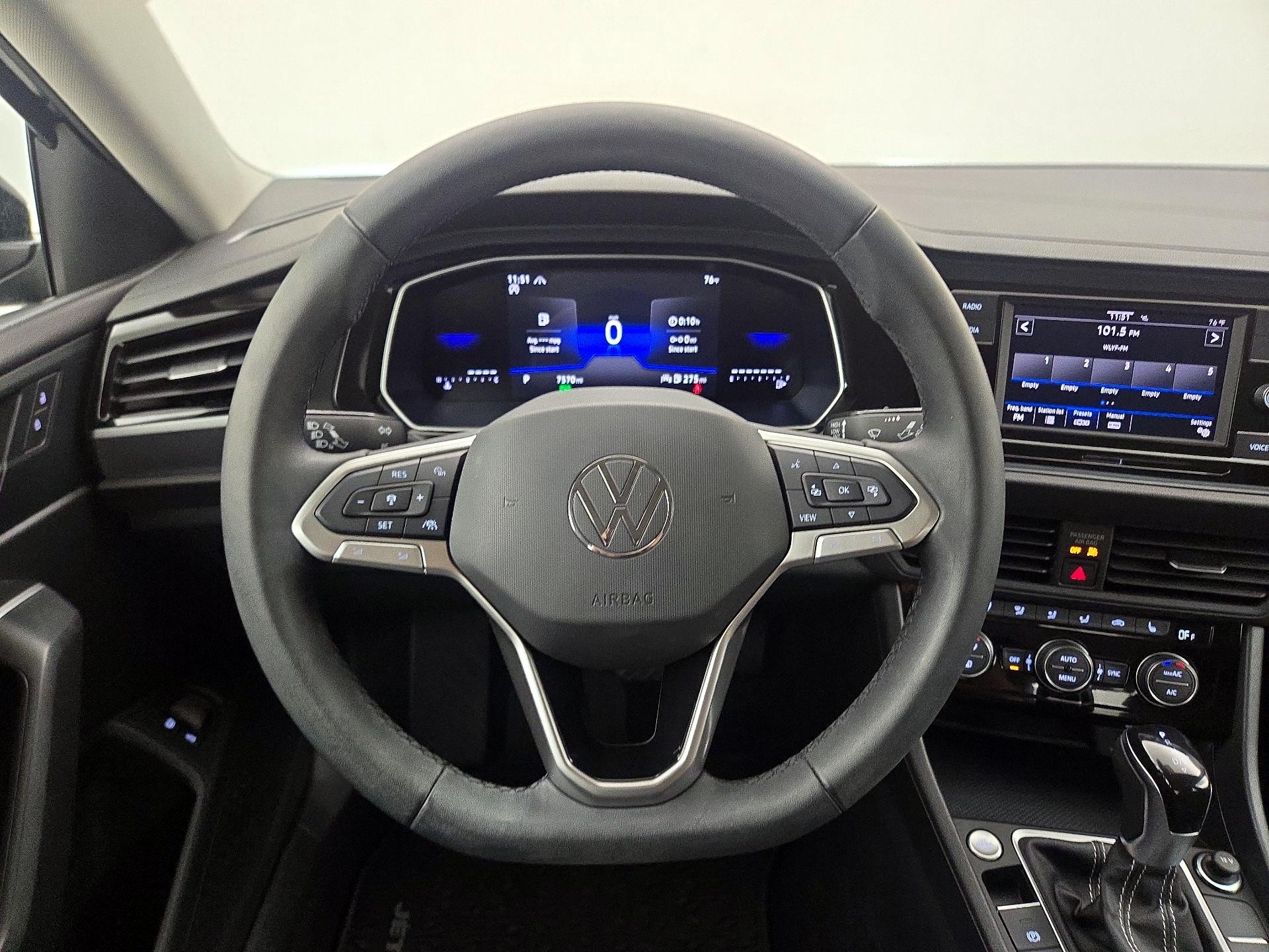 Thumbnail: 2024 Volkswagen Jetta - 10