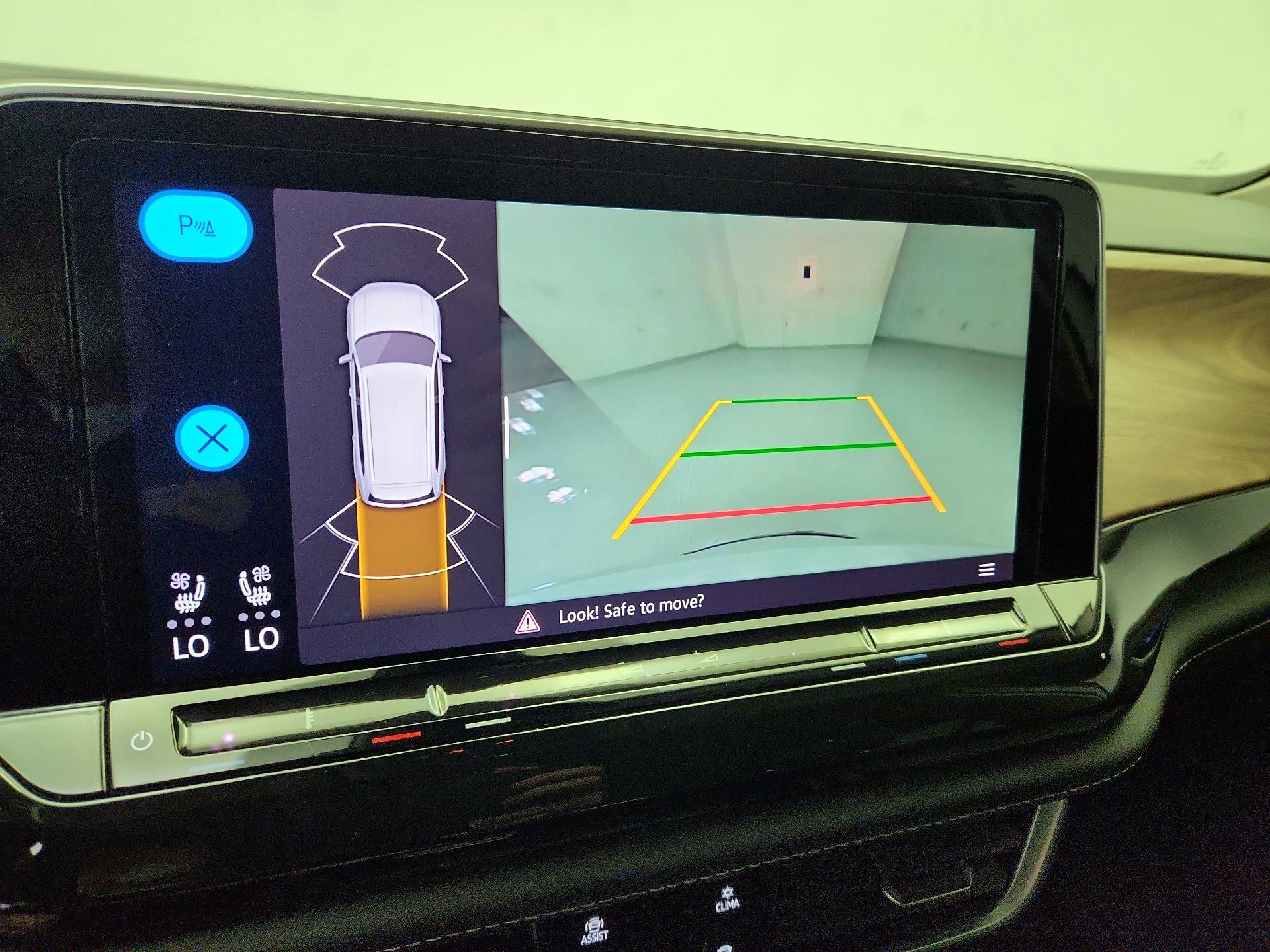 Thumbnail: 2025 Volkswagen Atlas - 14