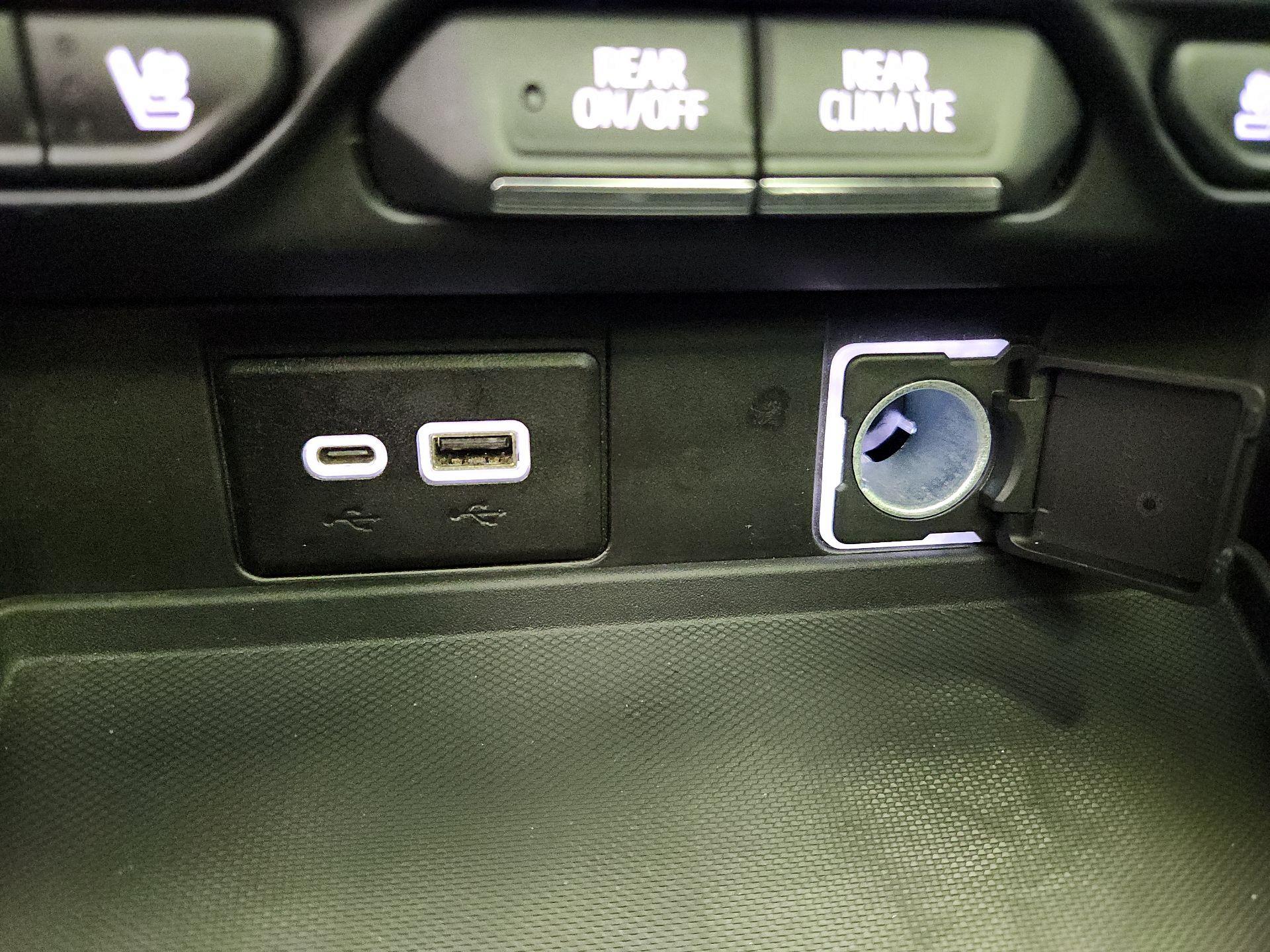 Thumbnail: 2021 Chevrolet Suburban - 19