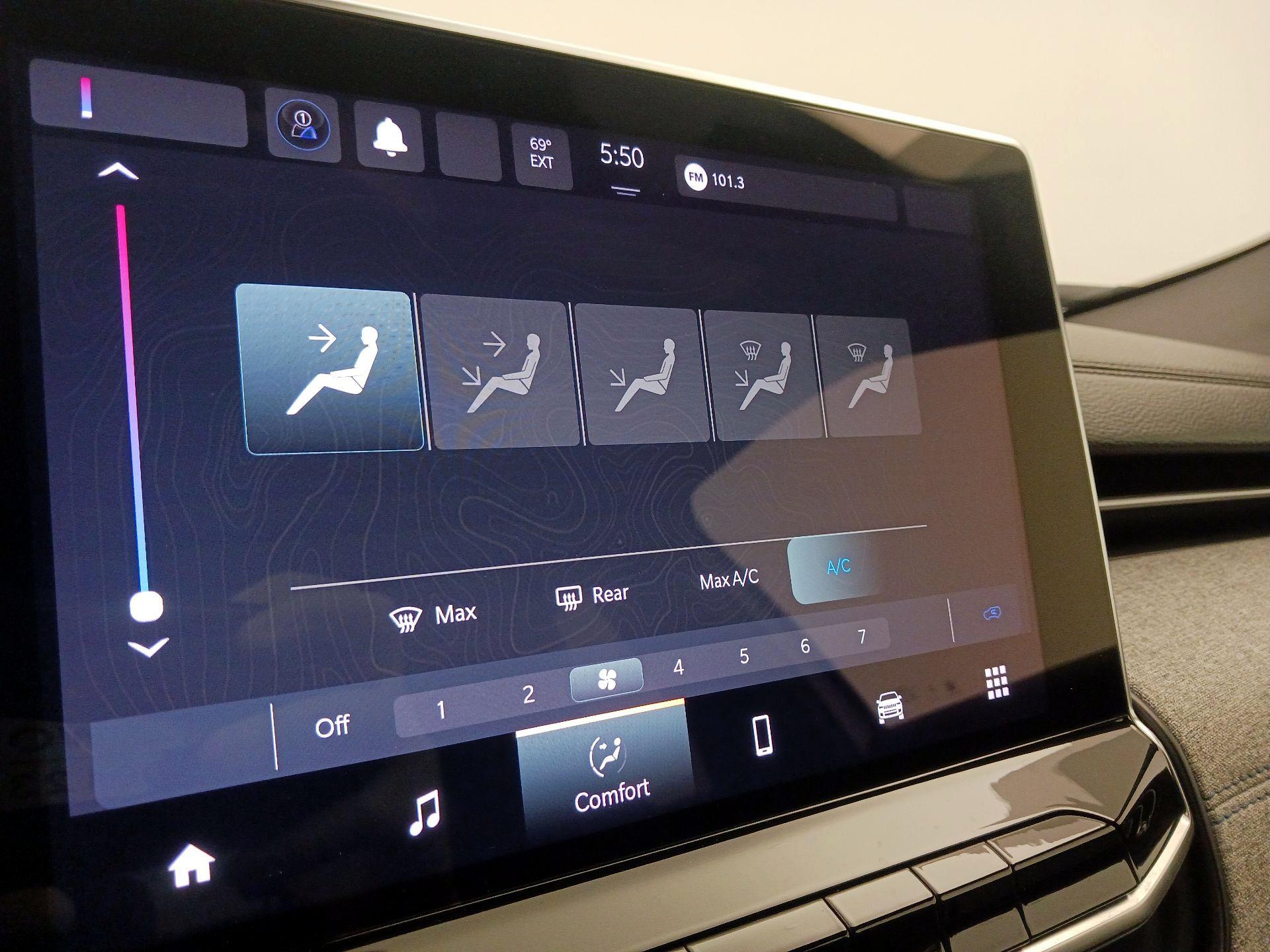Thumbnail: 2023 Jeep Compass - 16