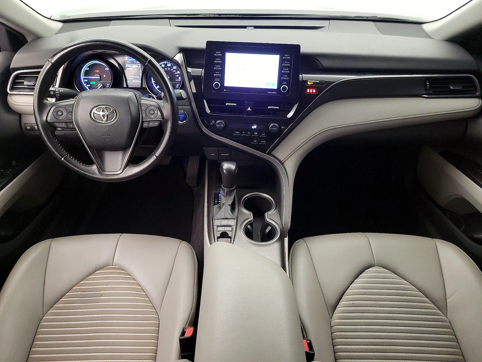 2022 Toyota Camry SE - Photo 10