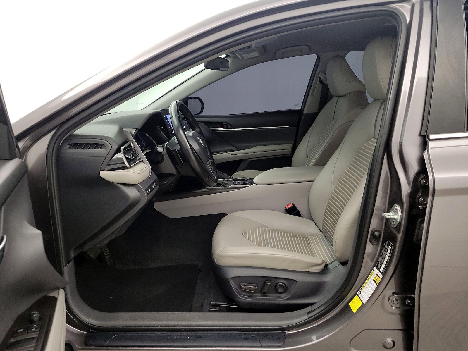 2022 Toyota Camry SE - Photo 12