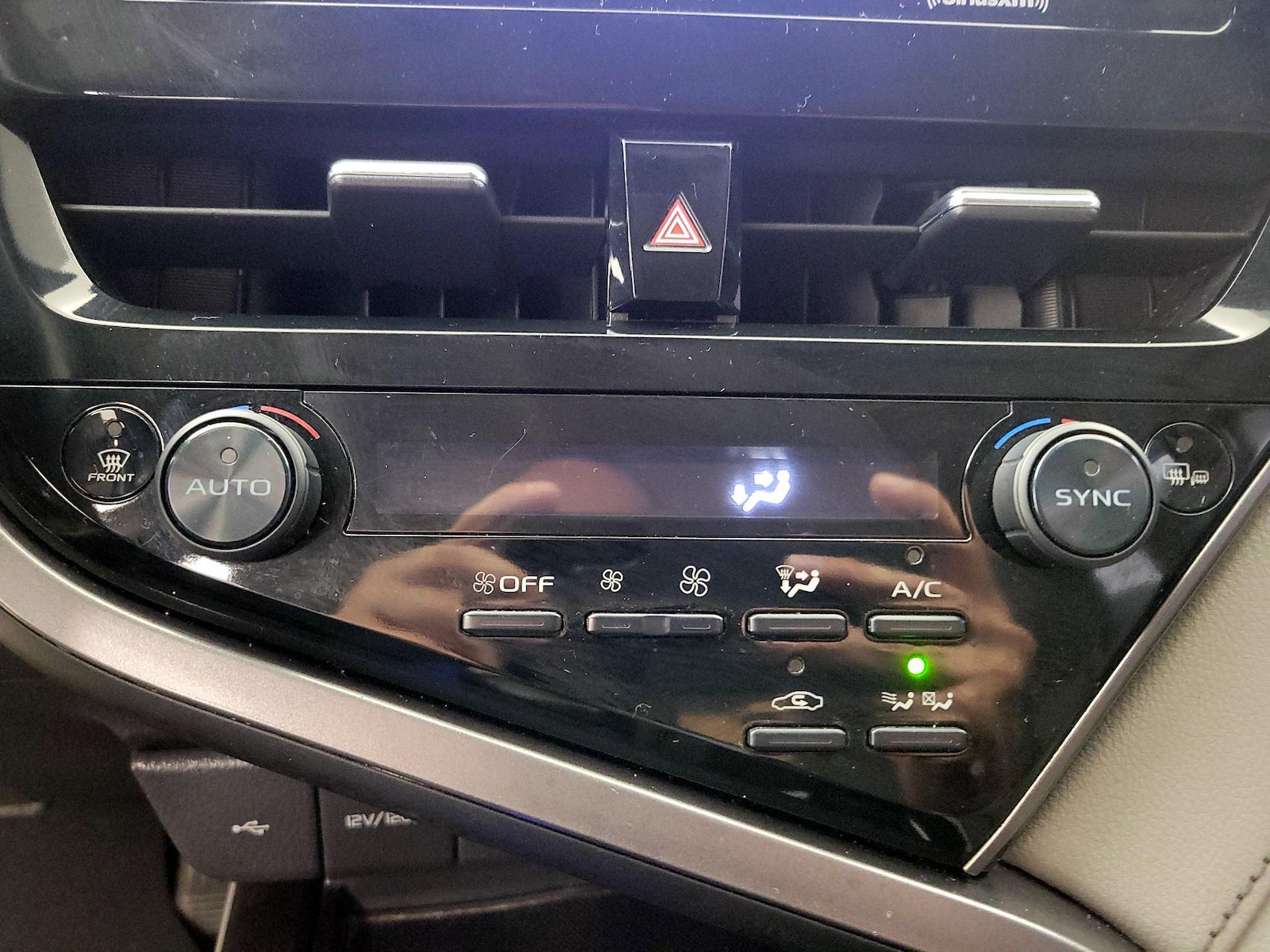 2022 Toyota Camry SE - Photo 17