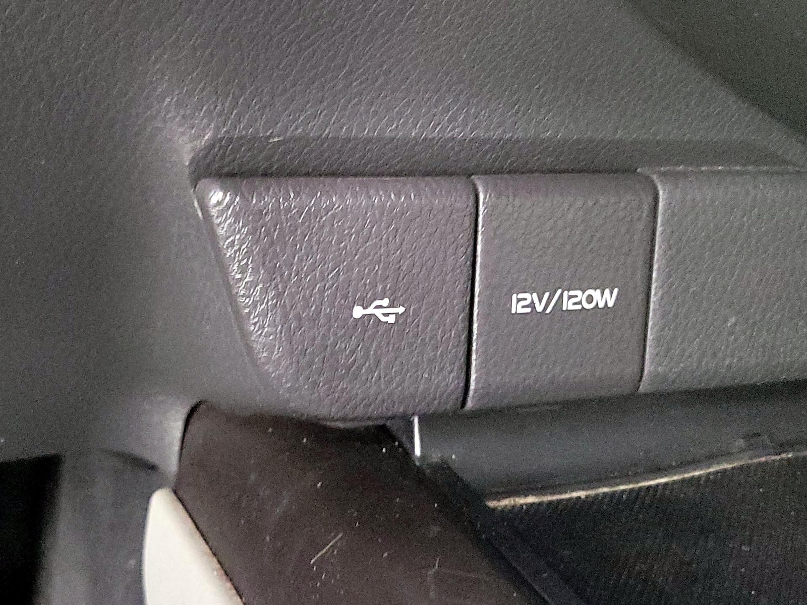 2022 Toyota Camry SE - Photo 19