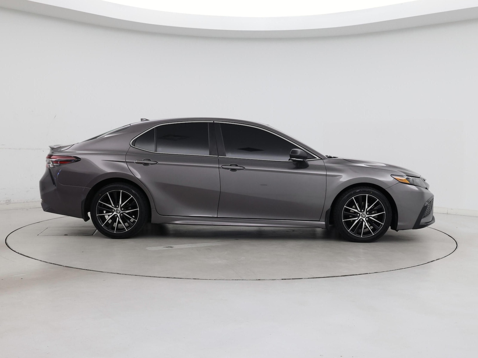 2022 Toyota Camry SE - Photo 8