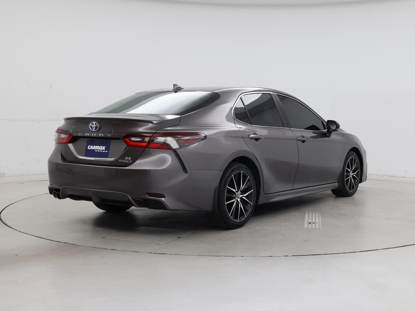 2022 Toyota Camry SE - Photo 9
