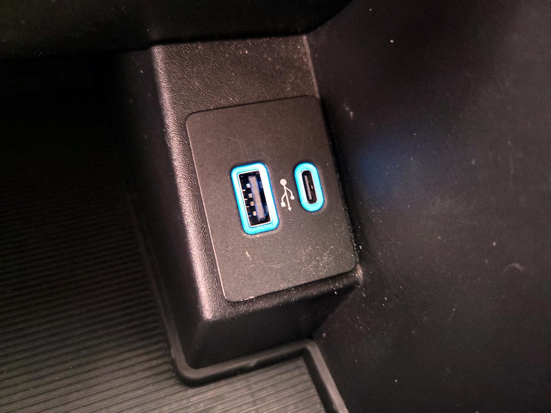 Thumbnail: 2021 Ford Edge - 18