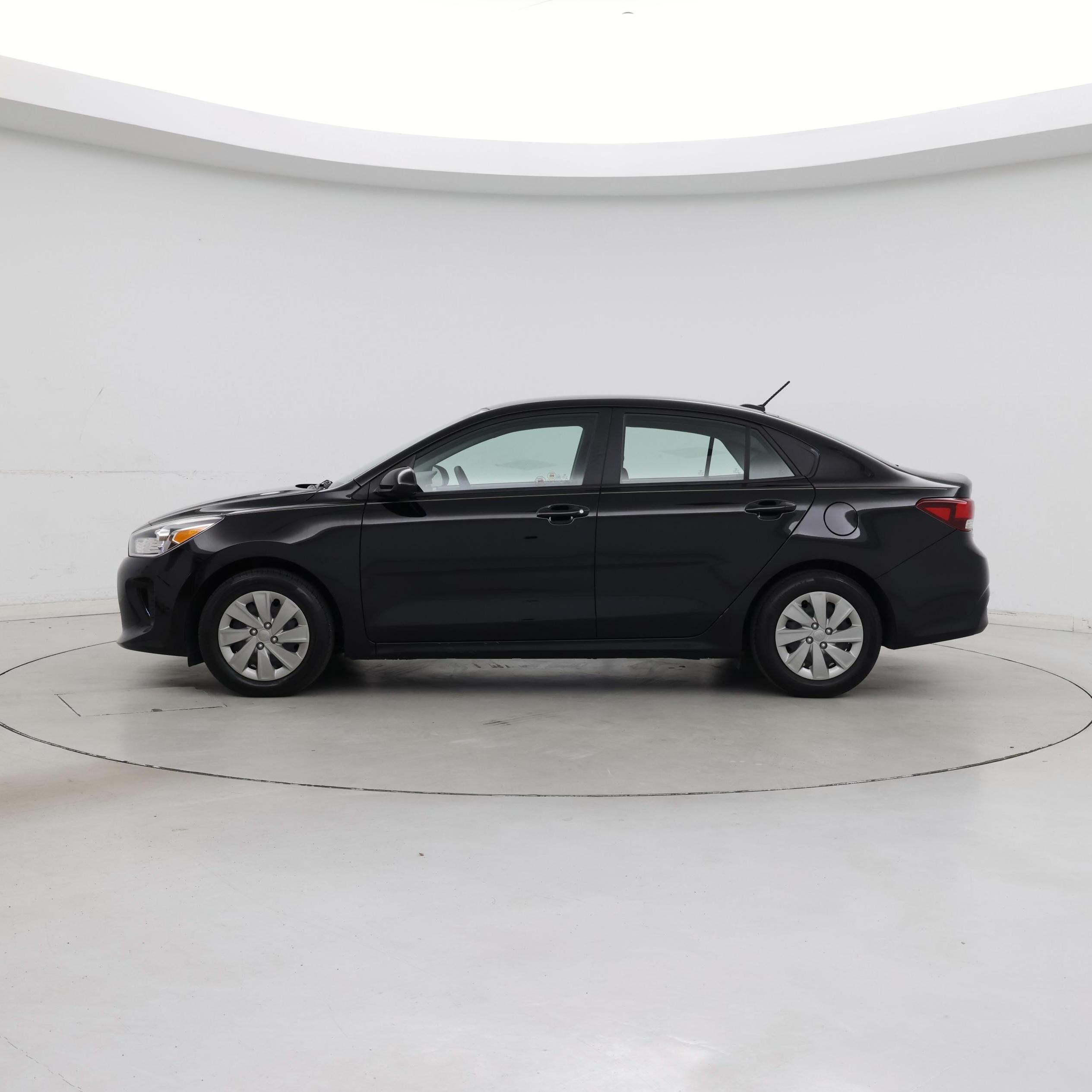 Thumbnail: 2020 Kia Rio - 3
