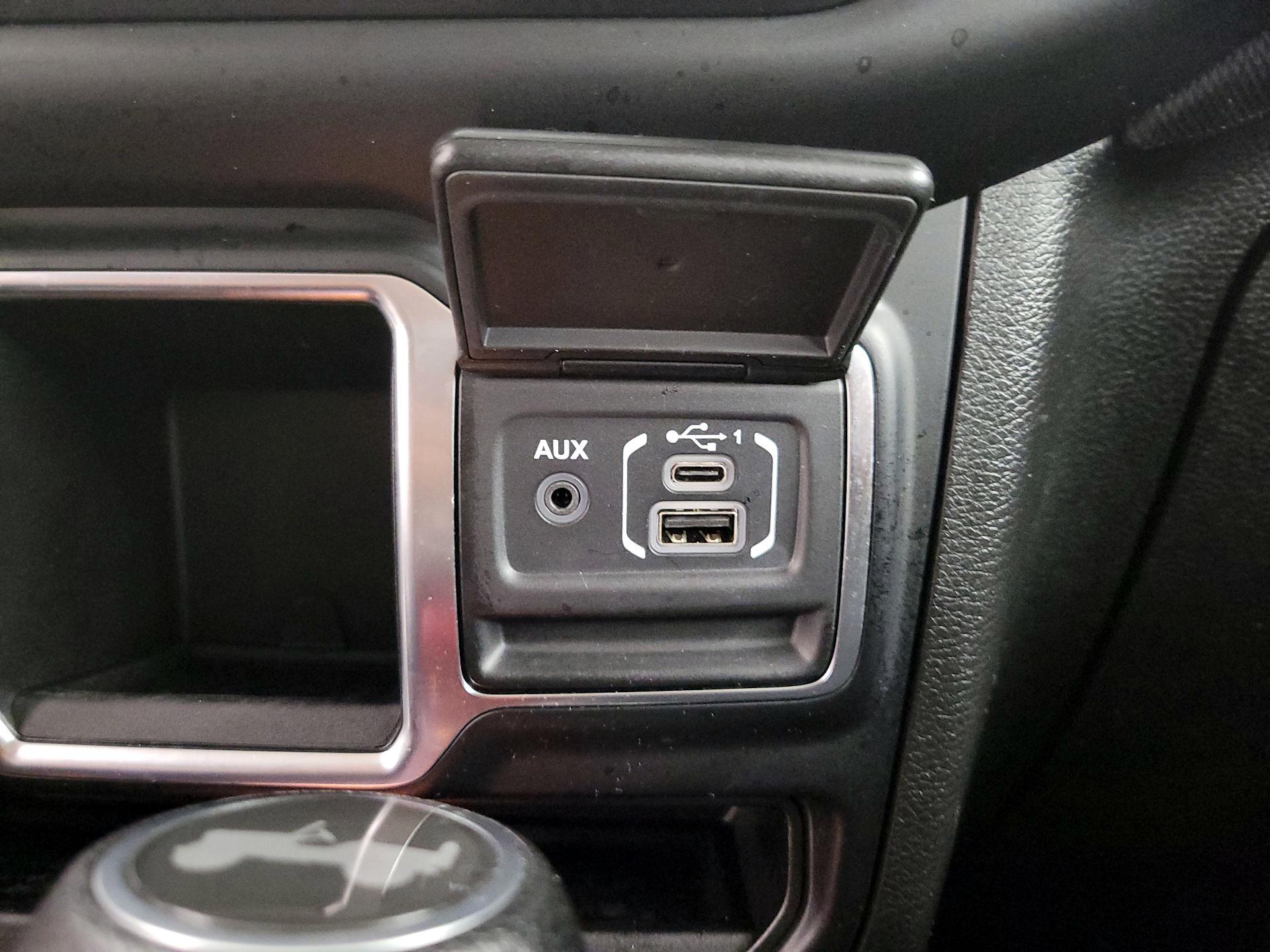 Thumbnail: 2021 Jeep Wrangler - 18