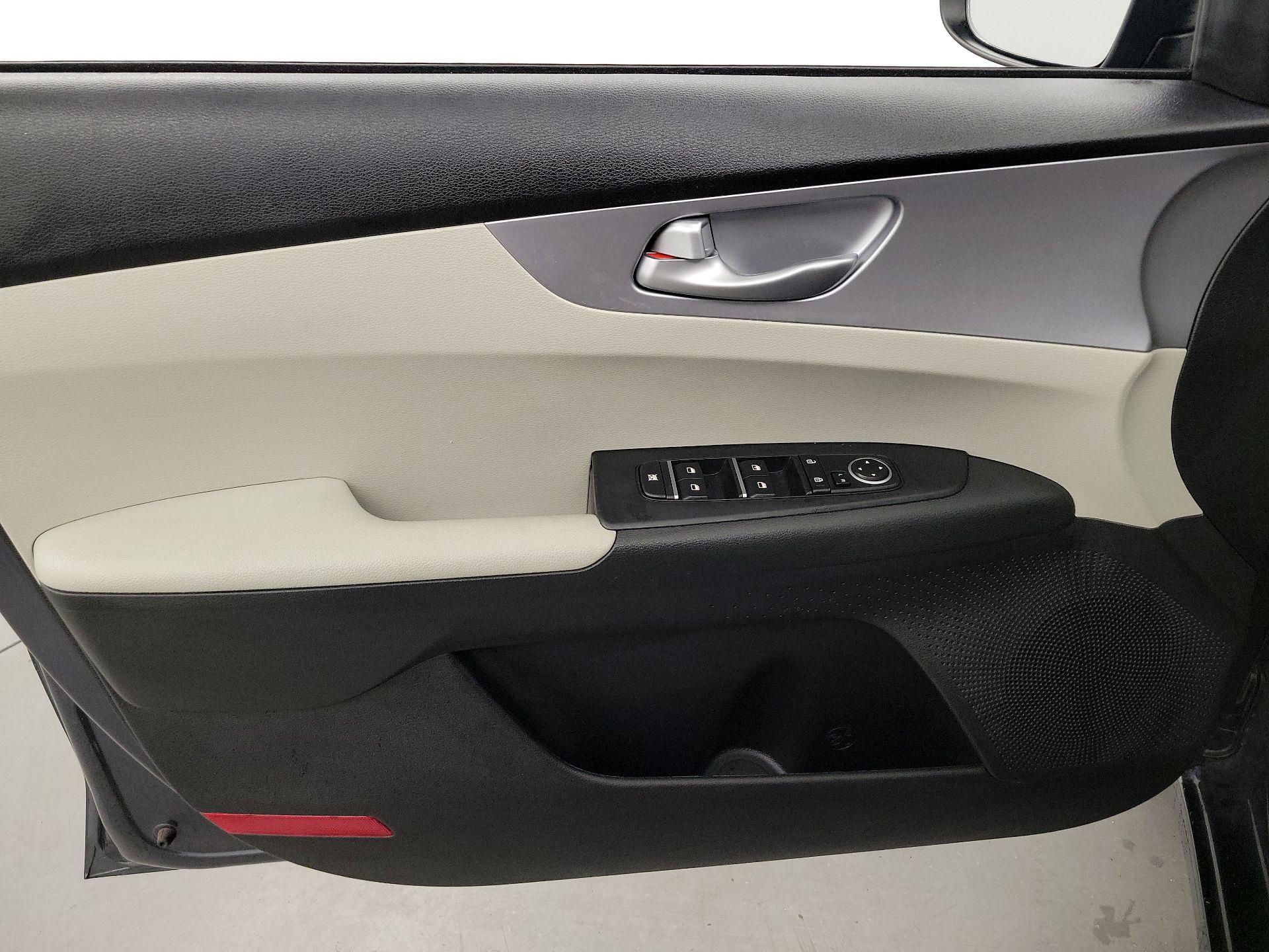 Thumbnail: 2023 Kia Forte - 12