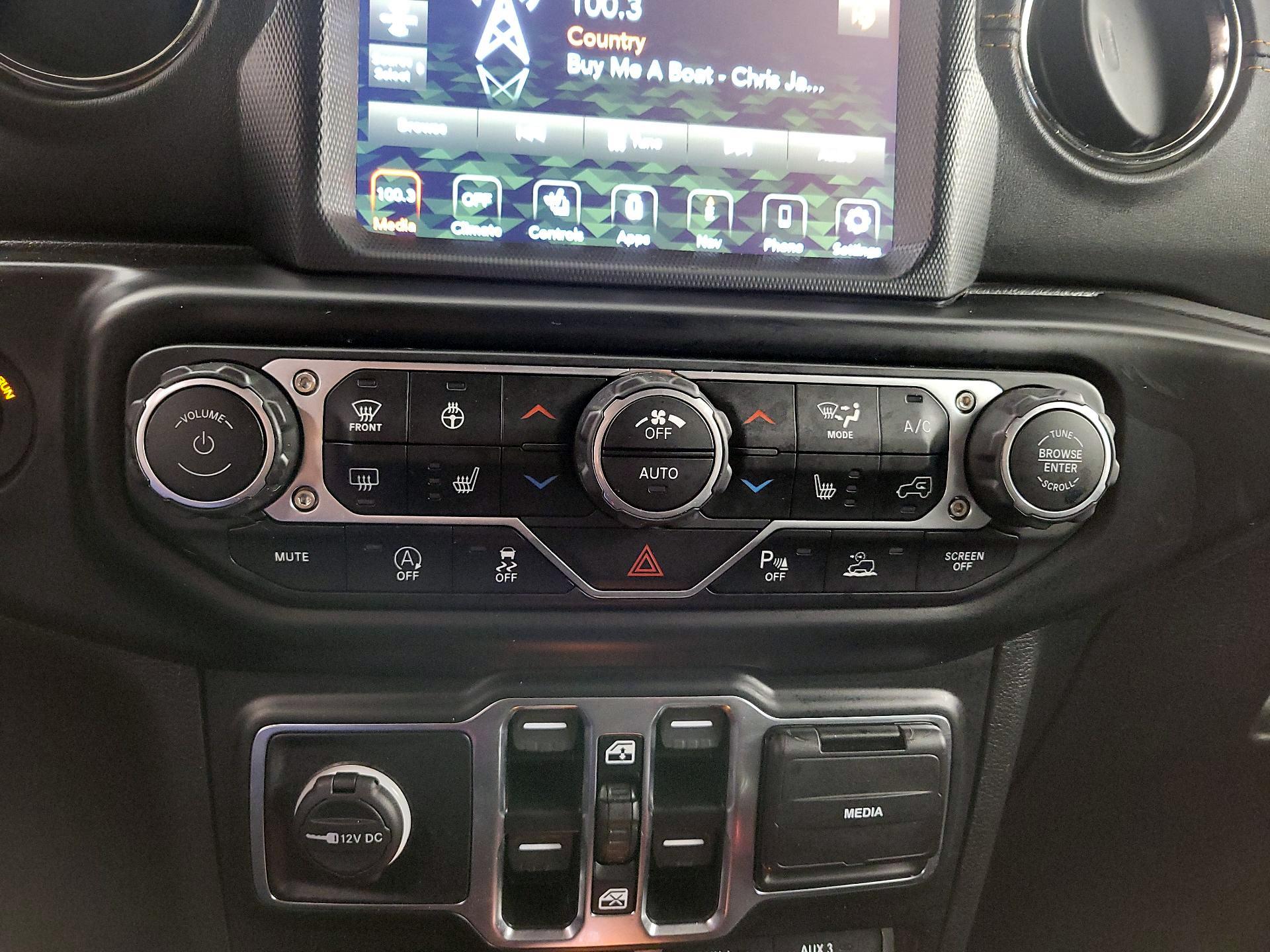 Thumbnail: 2022 Jeep Wrangler - 17