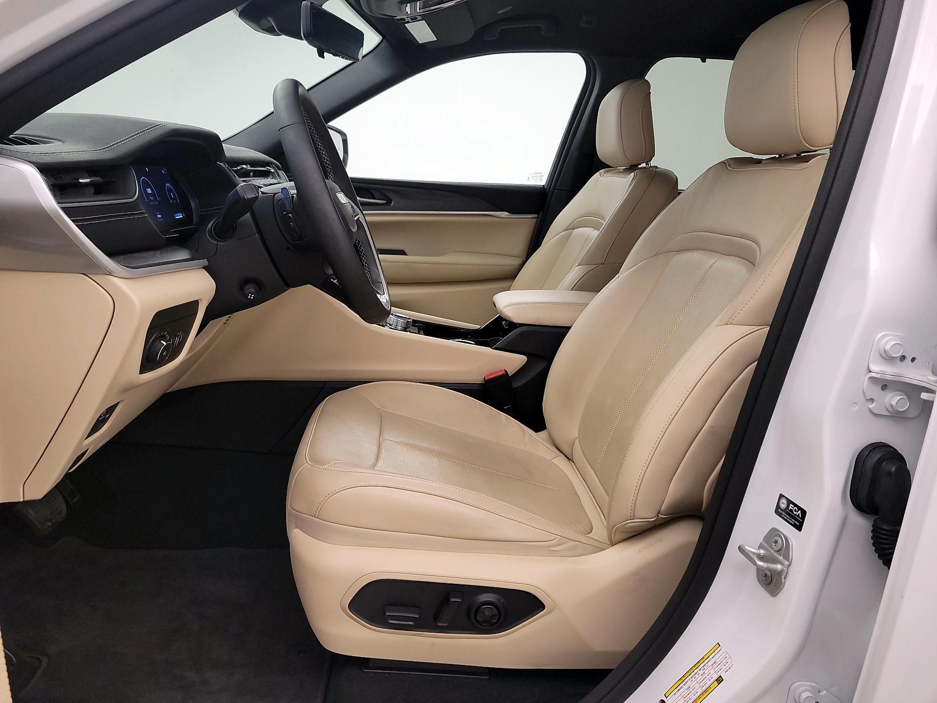 Thumbnail: 2023 Jeep Grand Cherokee - 11