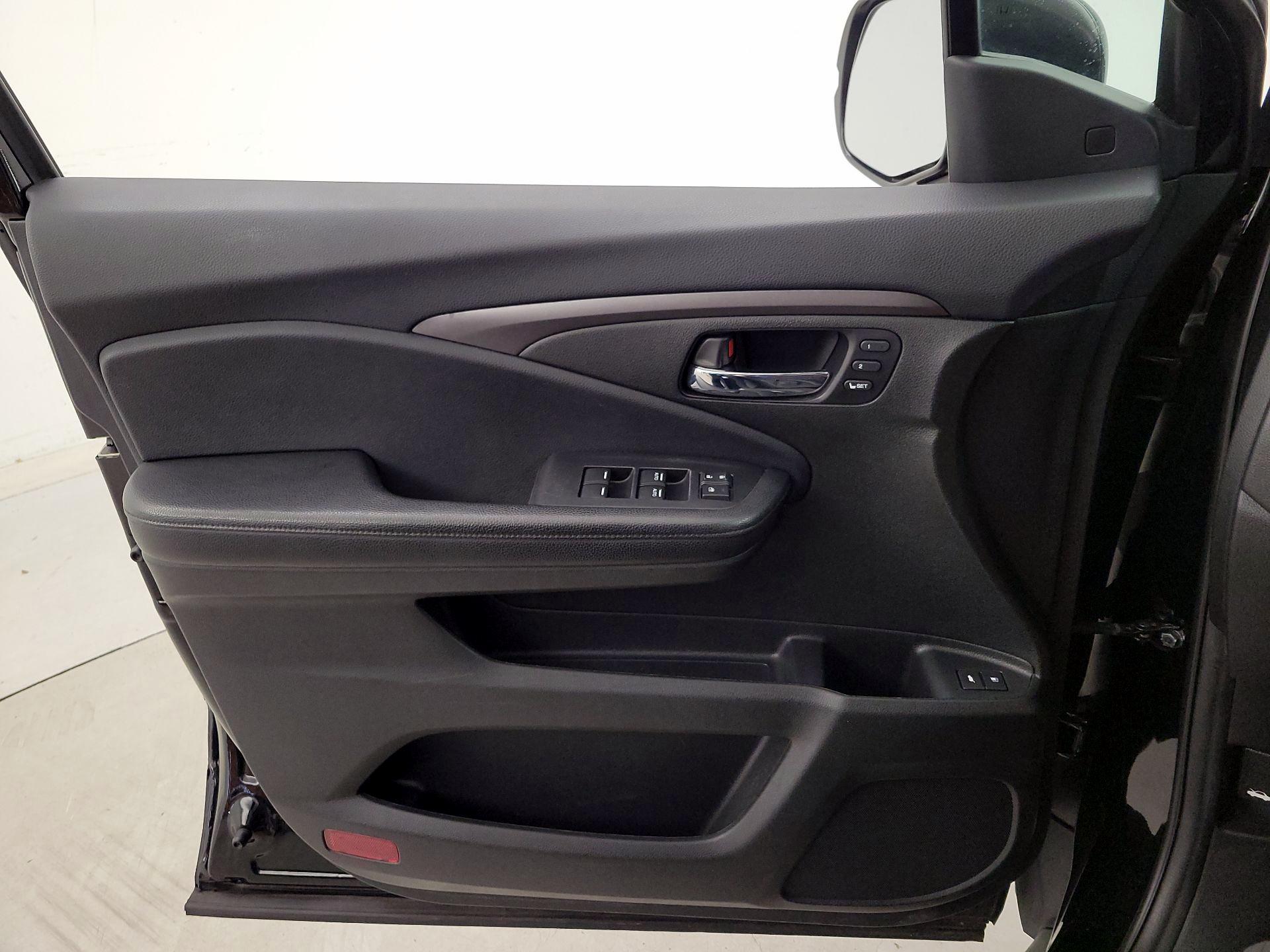 Thumbnail: 2020 Honda Pilot - 12