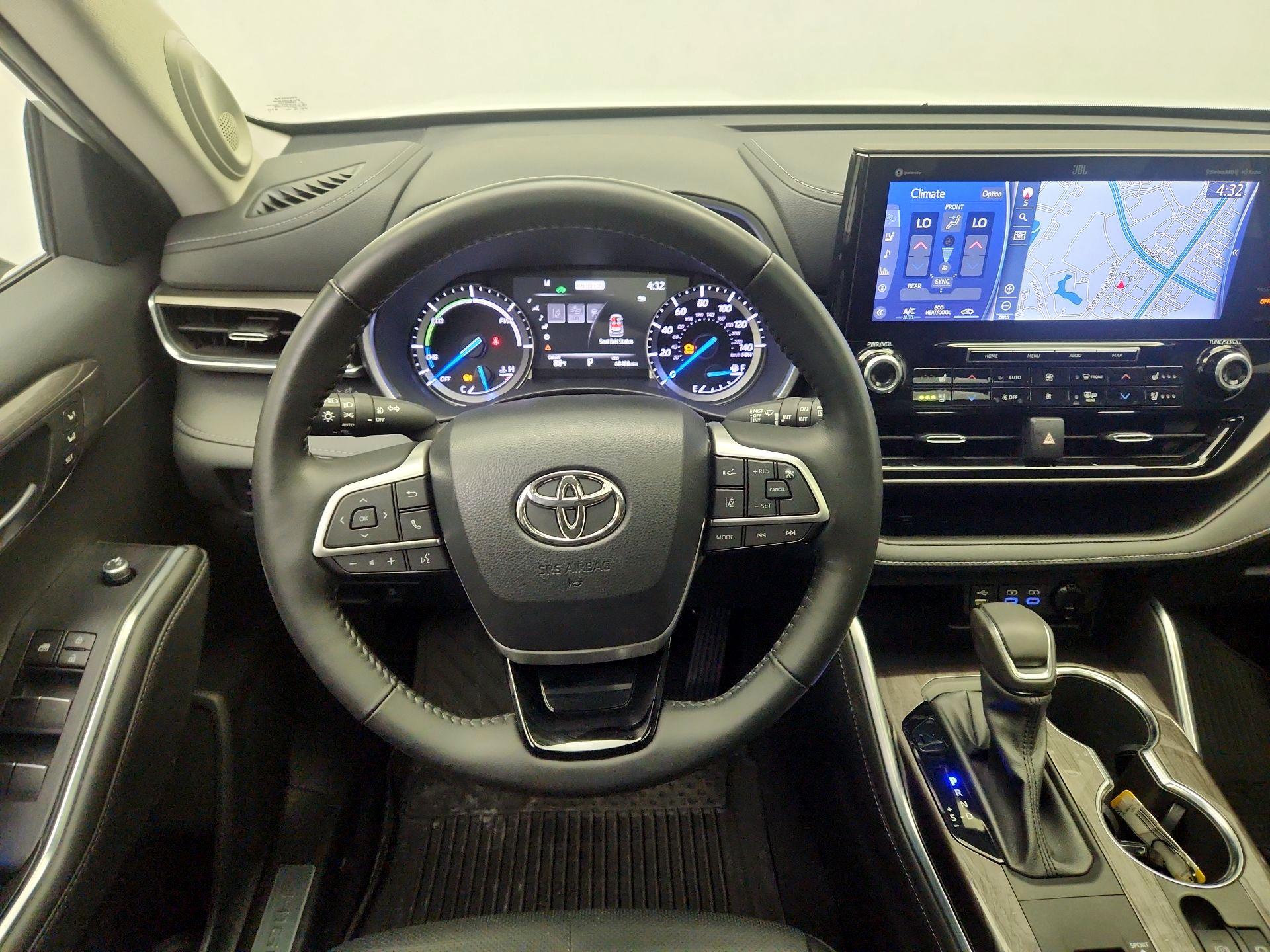 Thumbnail: 2022 Toyota Highlander - 10