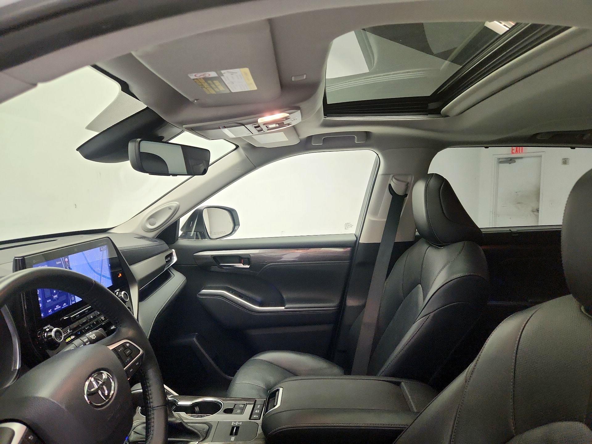 Thumbnail: 2022 Toyota Highlander - 20