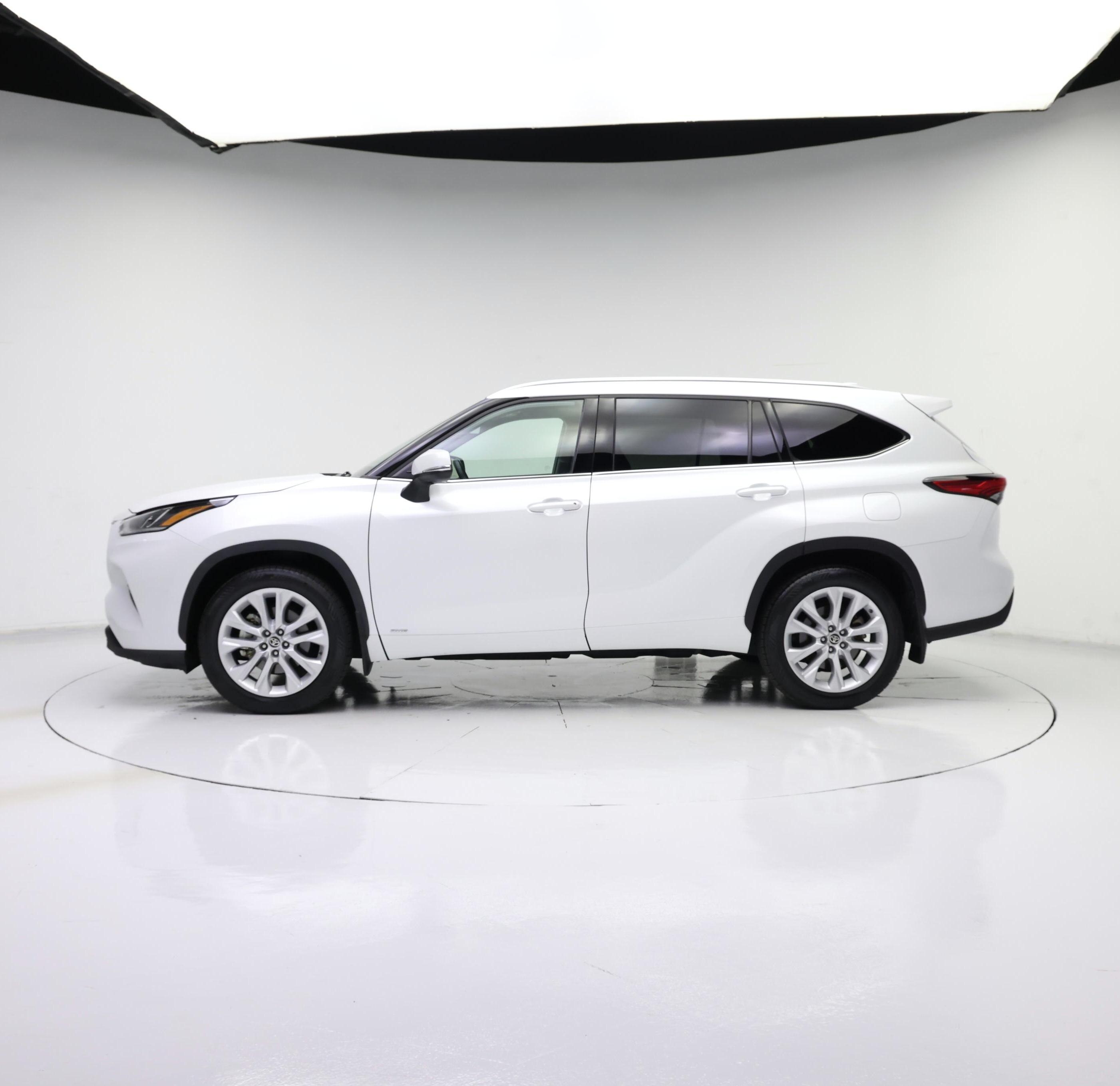 Thumbnail: 2022 Toyota Highlander - 3