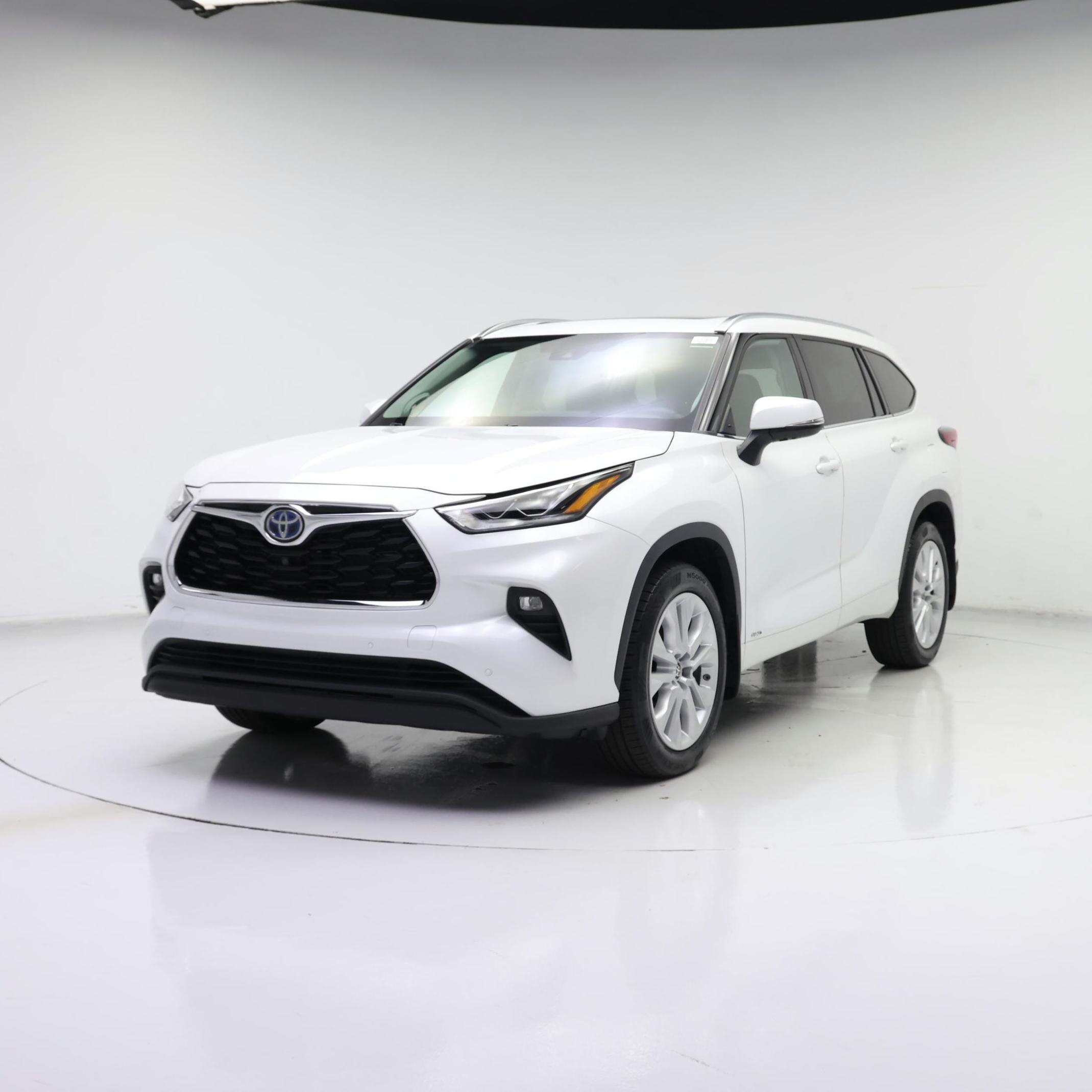 Thumbnail: 2022 Toyota Highlander - 4
