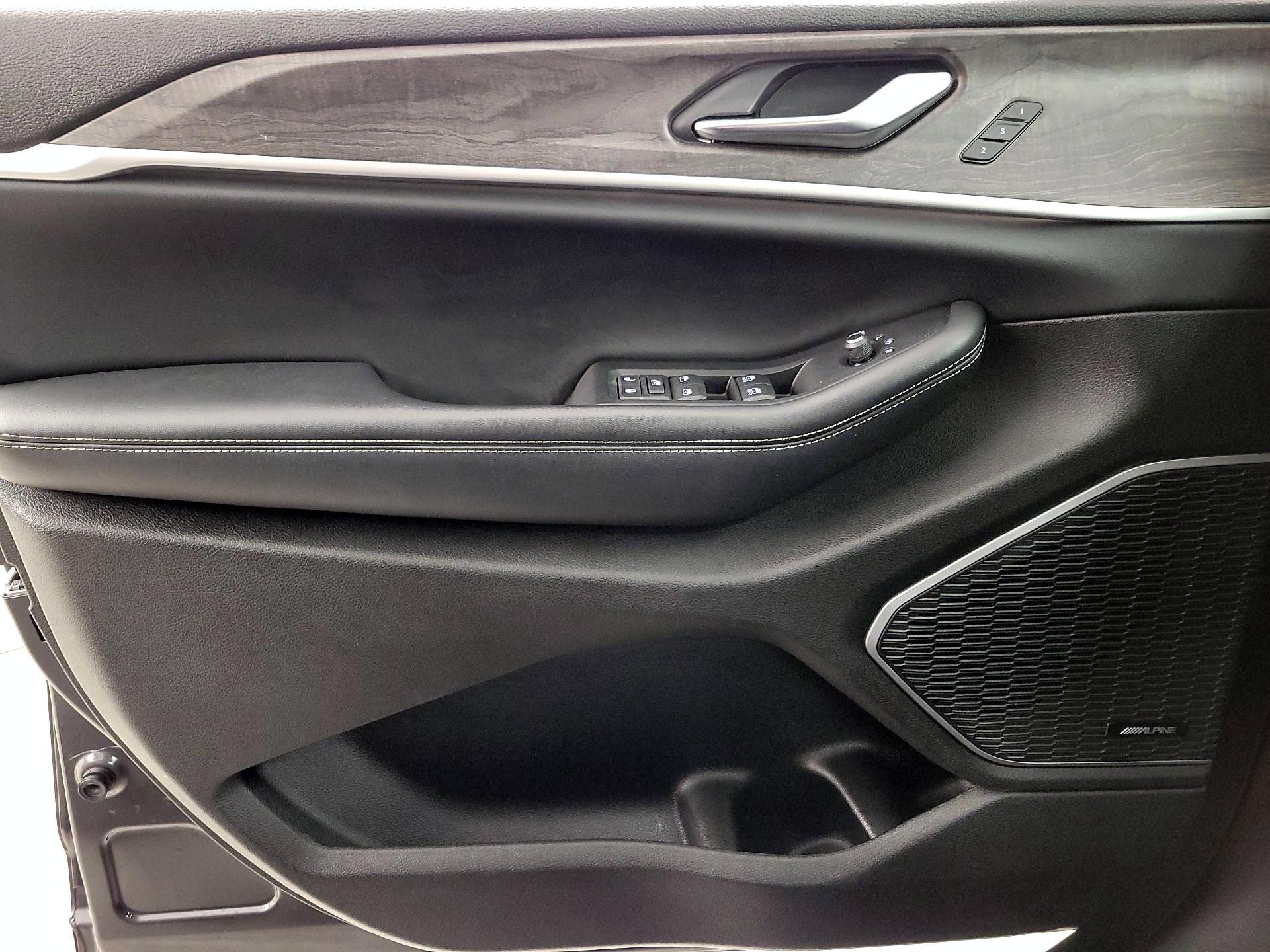 Thumbnail: 2022 Jeep Grand Cherokee - 12